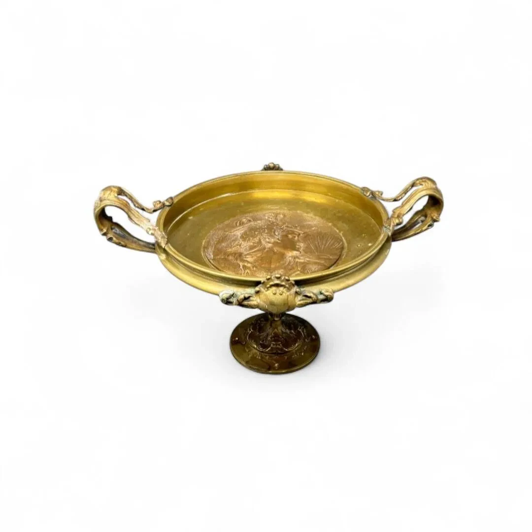 Circular bronze and copper alloy bowl, the center adorned wi - Lot 277