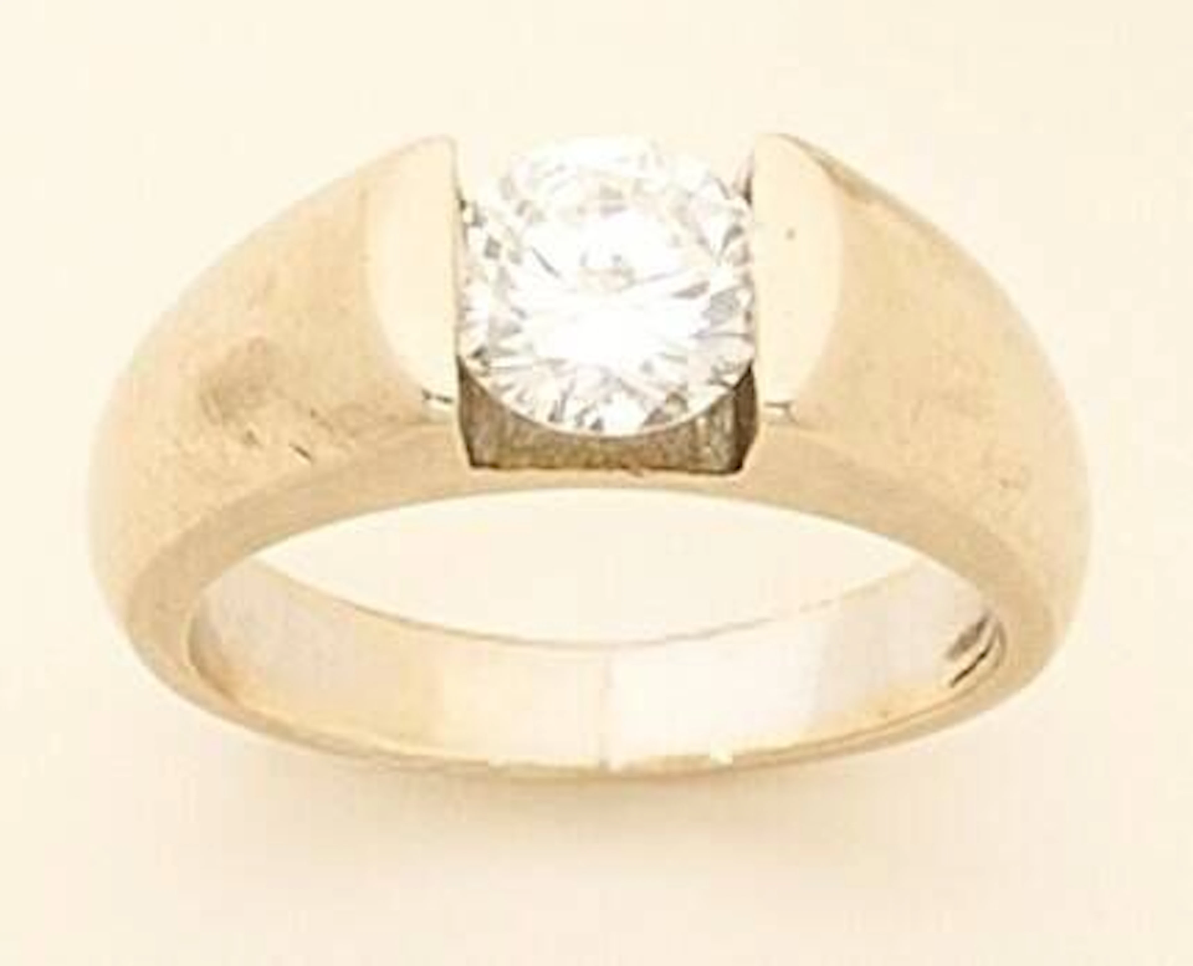 18k (750e) rhodium-plated gold band ring, set with a 1.13-ca - Lot 196