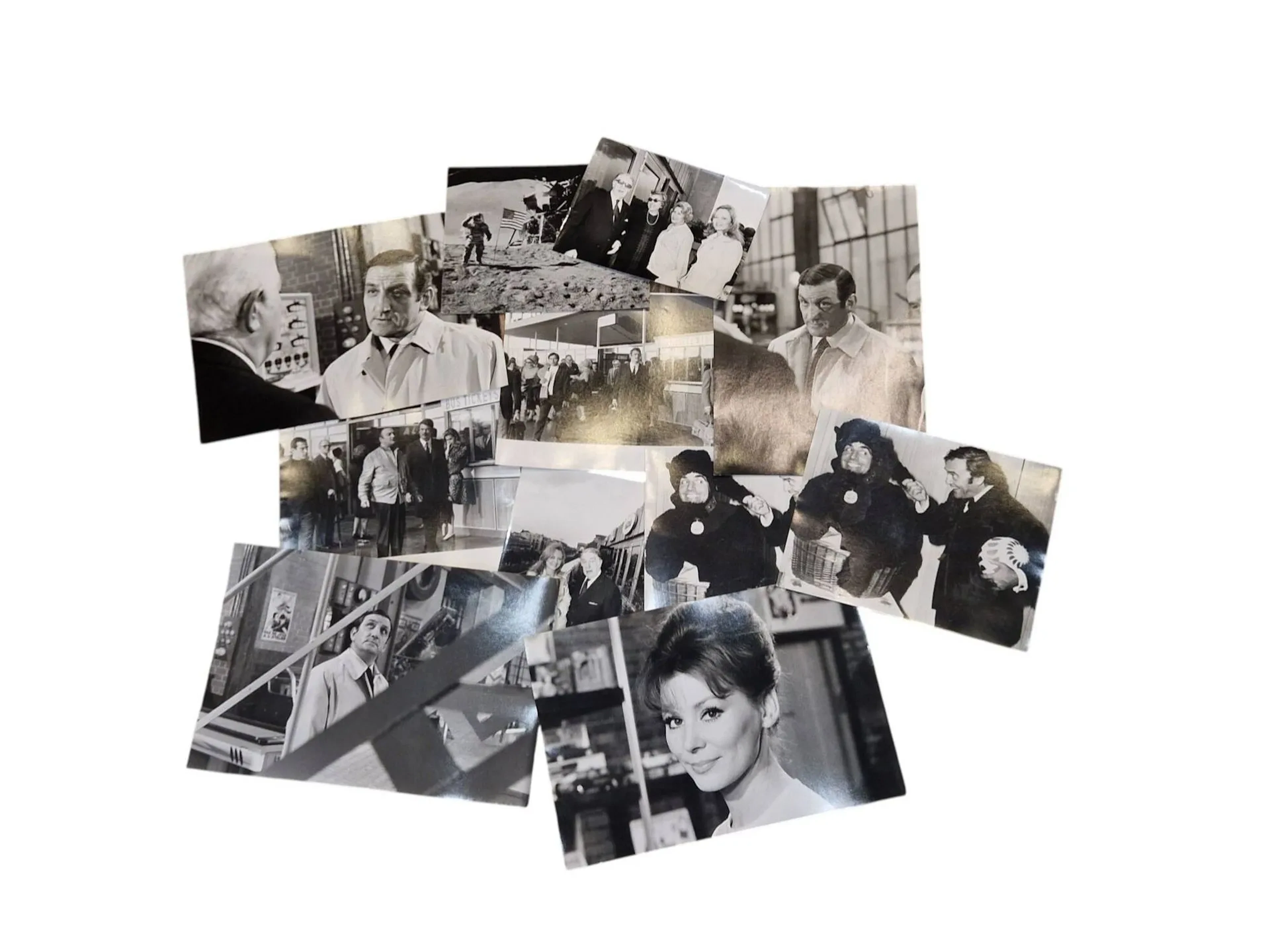Cinema, films (including "Le clan des Siciliens"), actors, L - Lot 750
