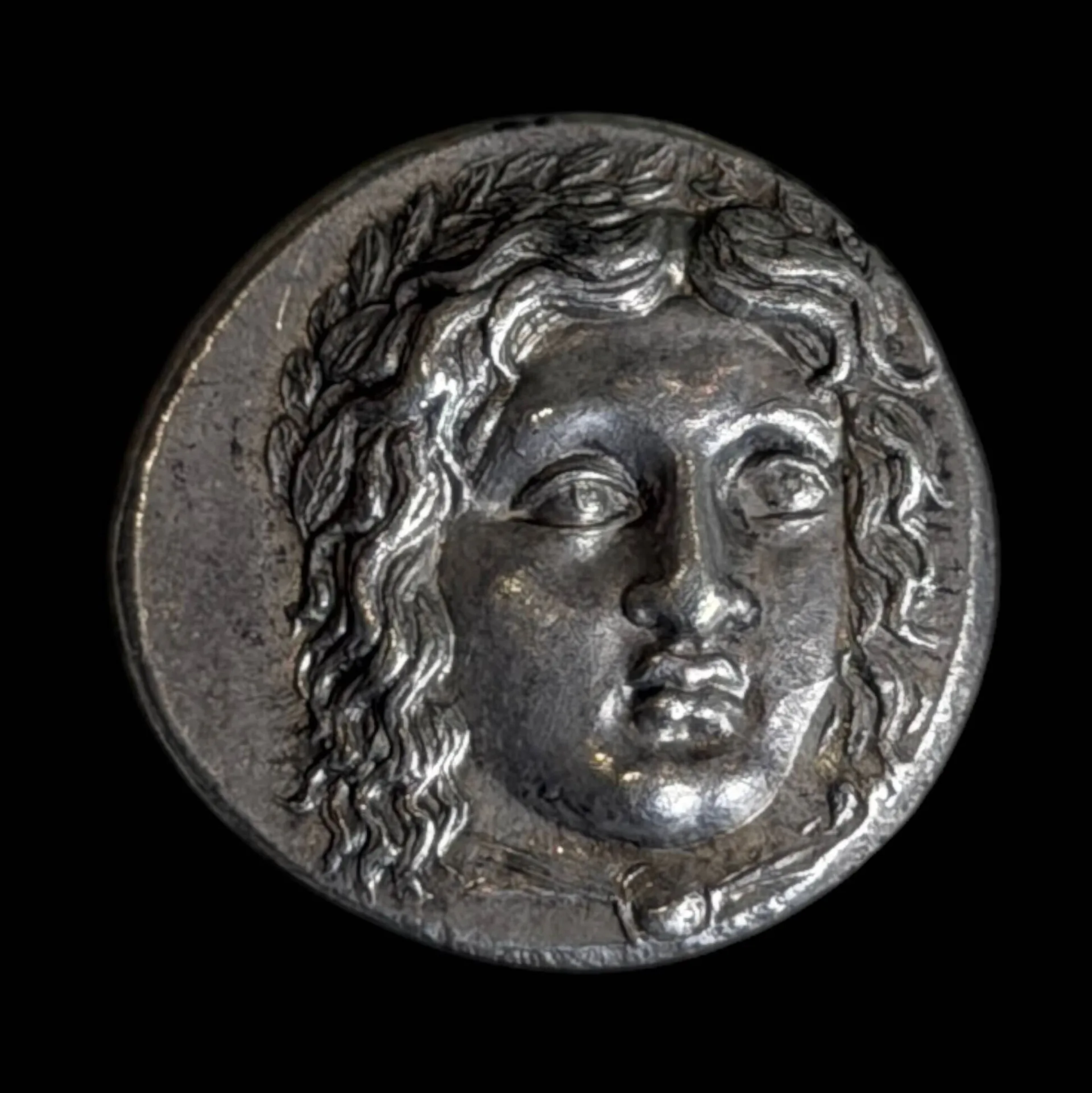 GRECE - CARIE - PIXODARE (340-335) Didrachme - Argent A/ Tête d'Apollon lauré, de Face R/ Zeus Stratios debout Pozzi 2640 Poids : 7,02 g Très beau portrait TTB à SUP