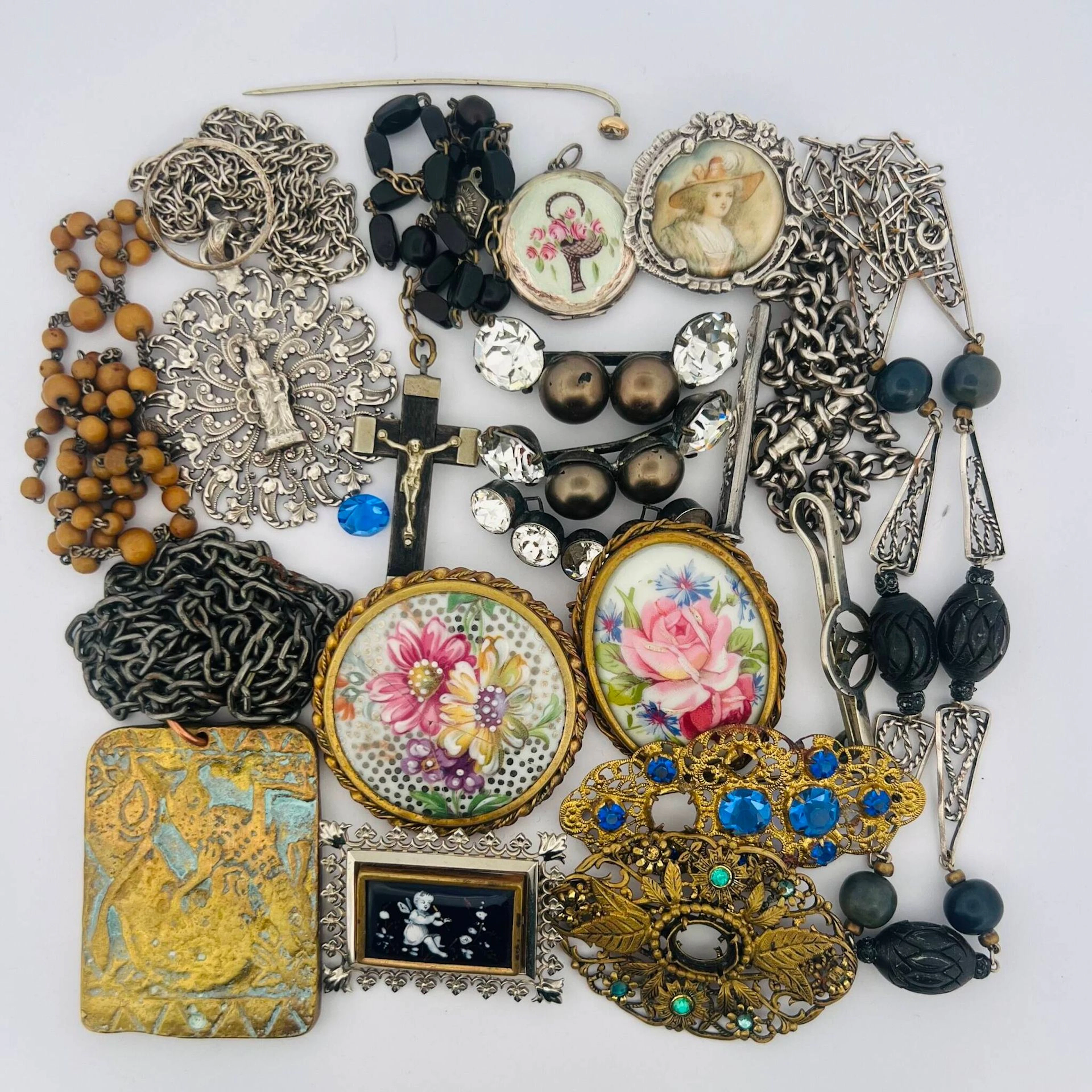 Costume jewelry set: - Lot 417