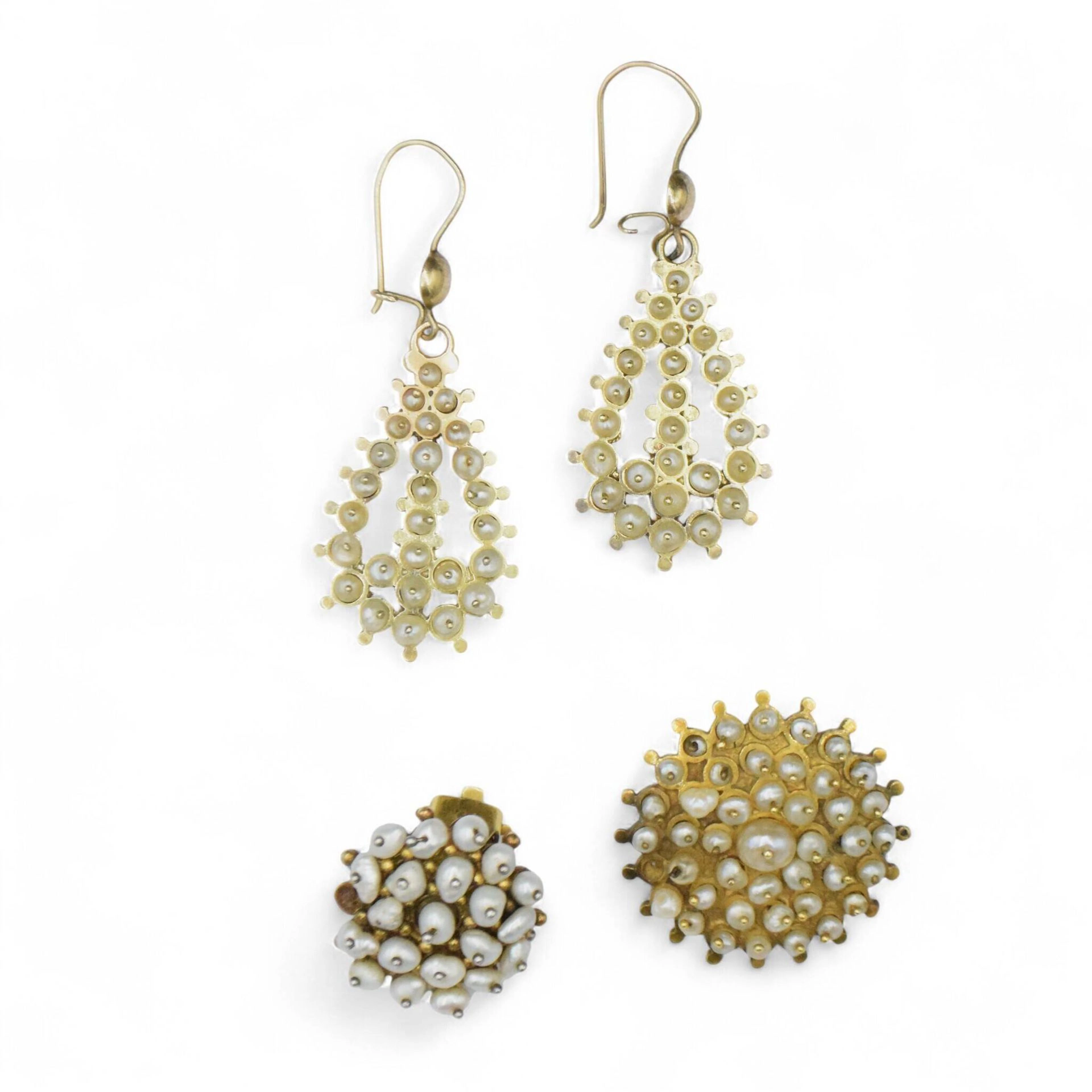 A set of 9K (375) gold jewelry set with small baroque pearls - Lot 356