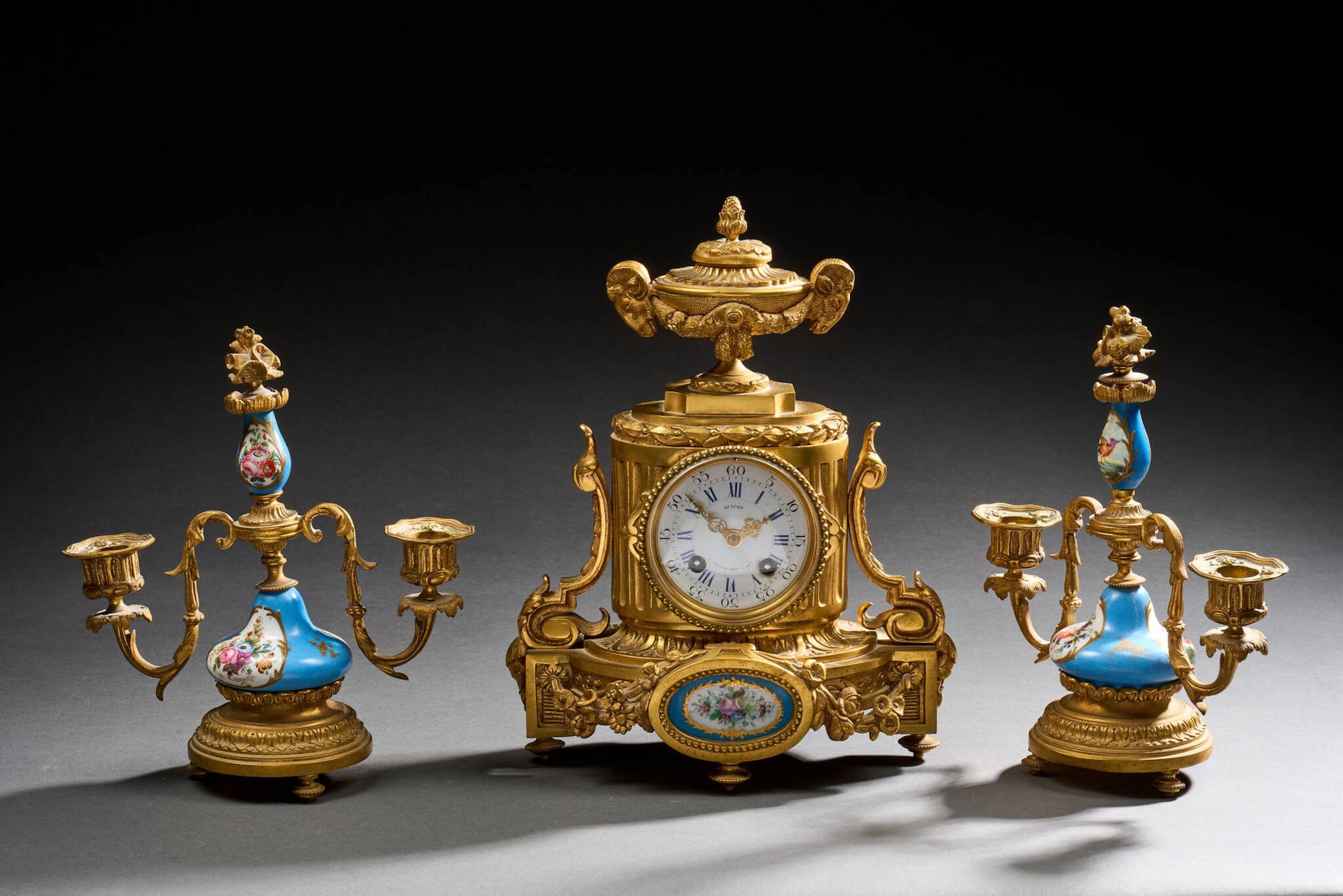 Louis XVI ormolu and porcelain mantel set - Lot 118
