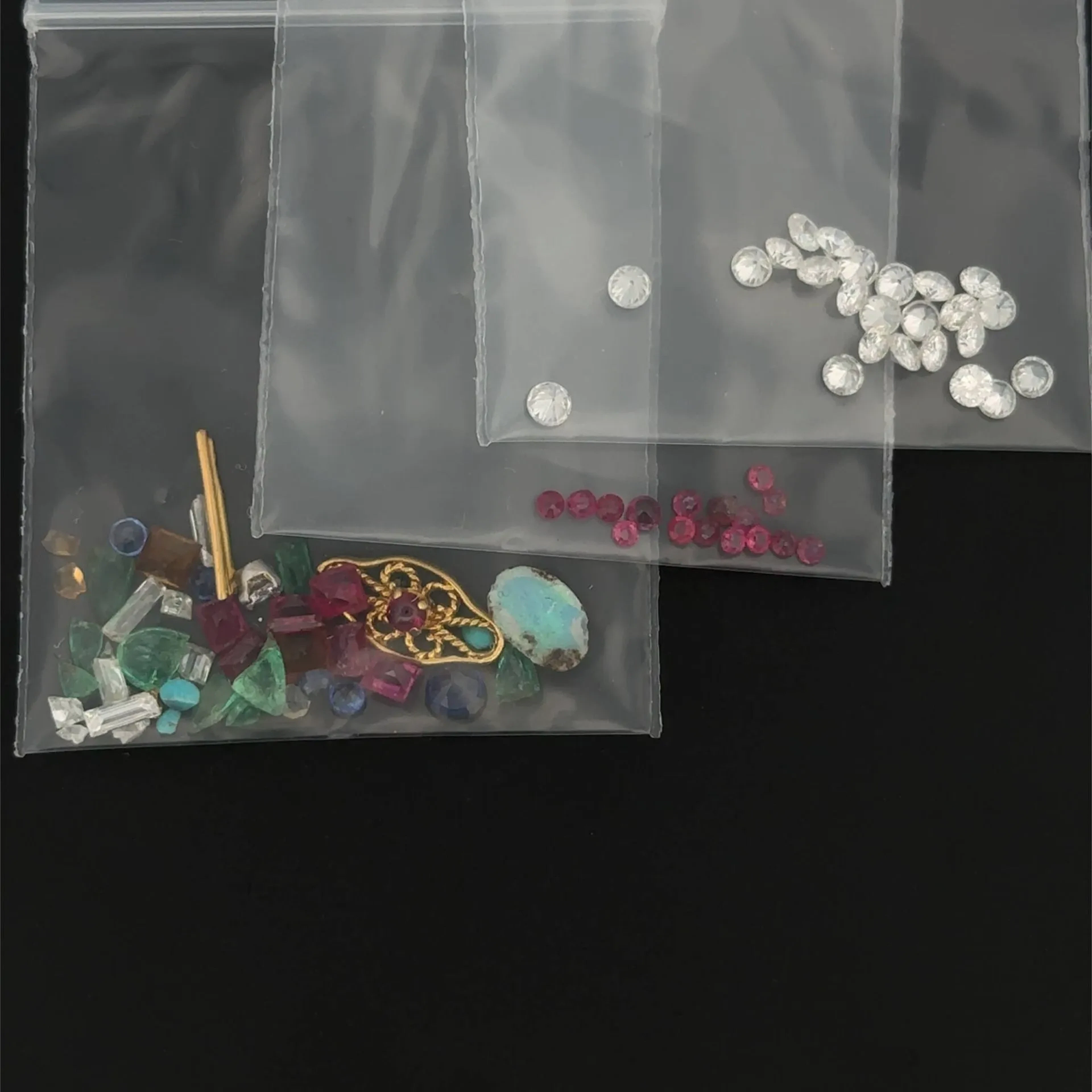 Set includes: a set of 24 brilliant-cut diamonds weighing 1. - Lot 318