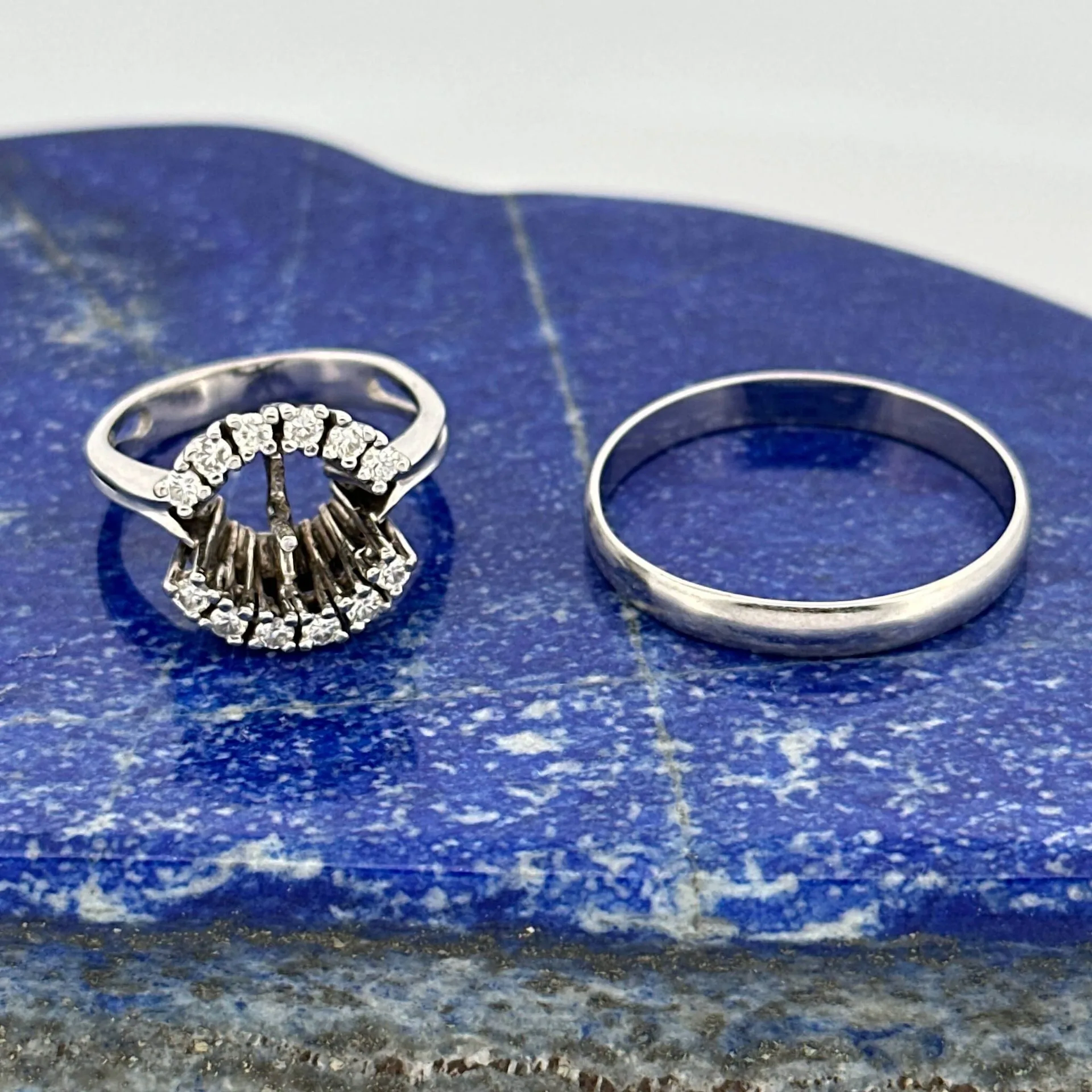 Set in white gold (750) consisting of: - Lot 88
