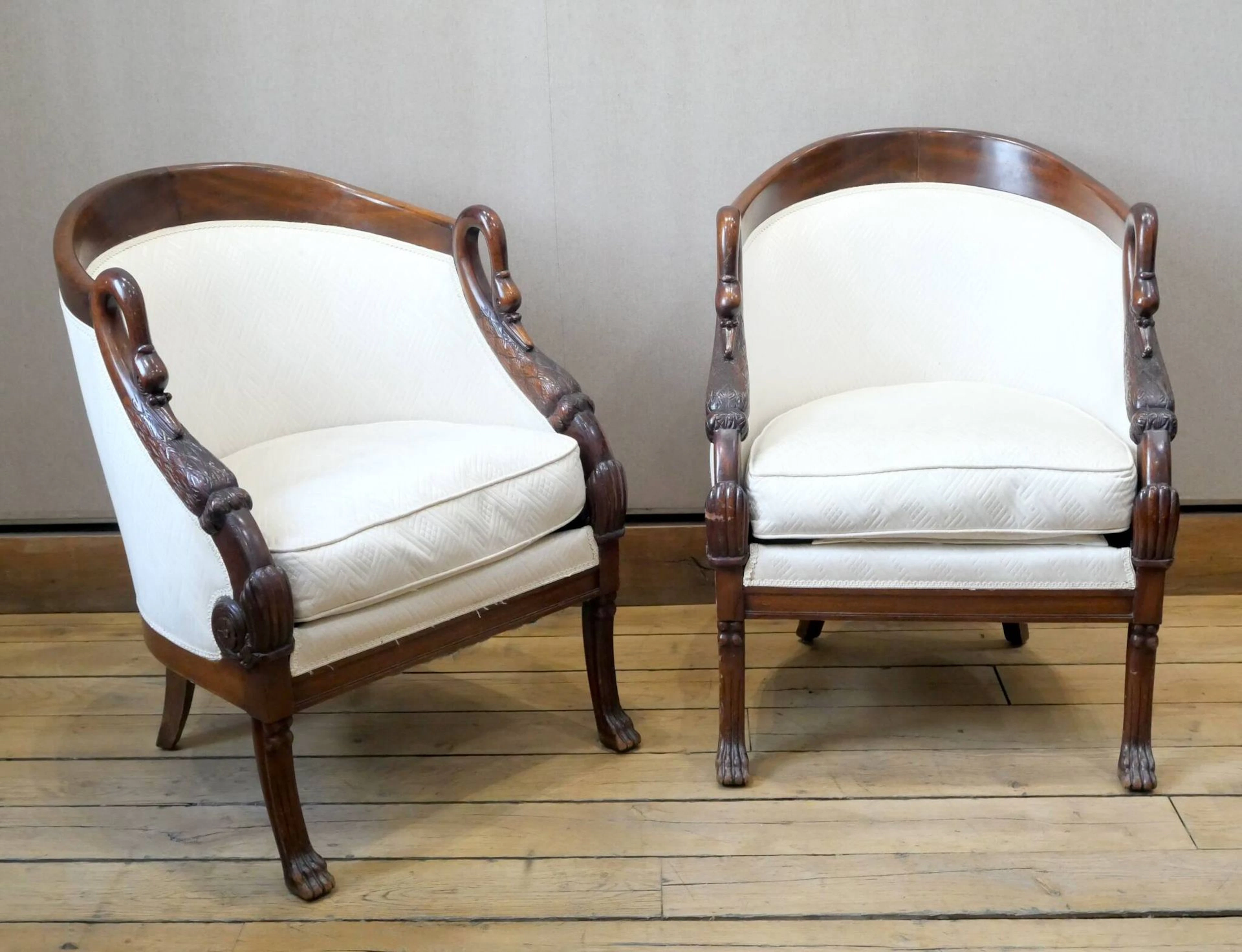 Pair of mahogany gondola-style armchairs with swan-neck armr - Lot 366