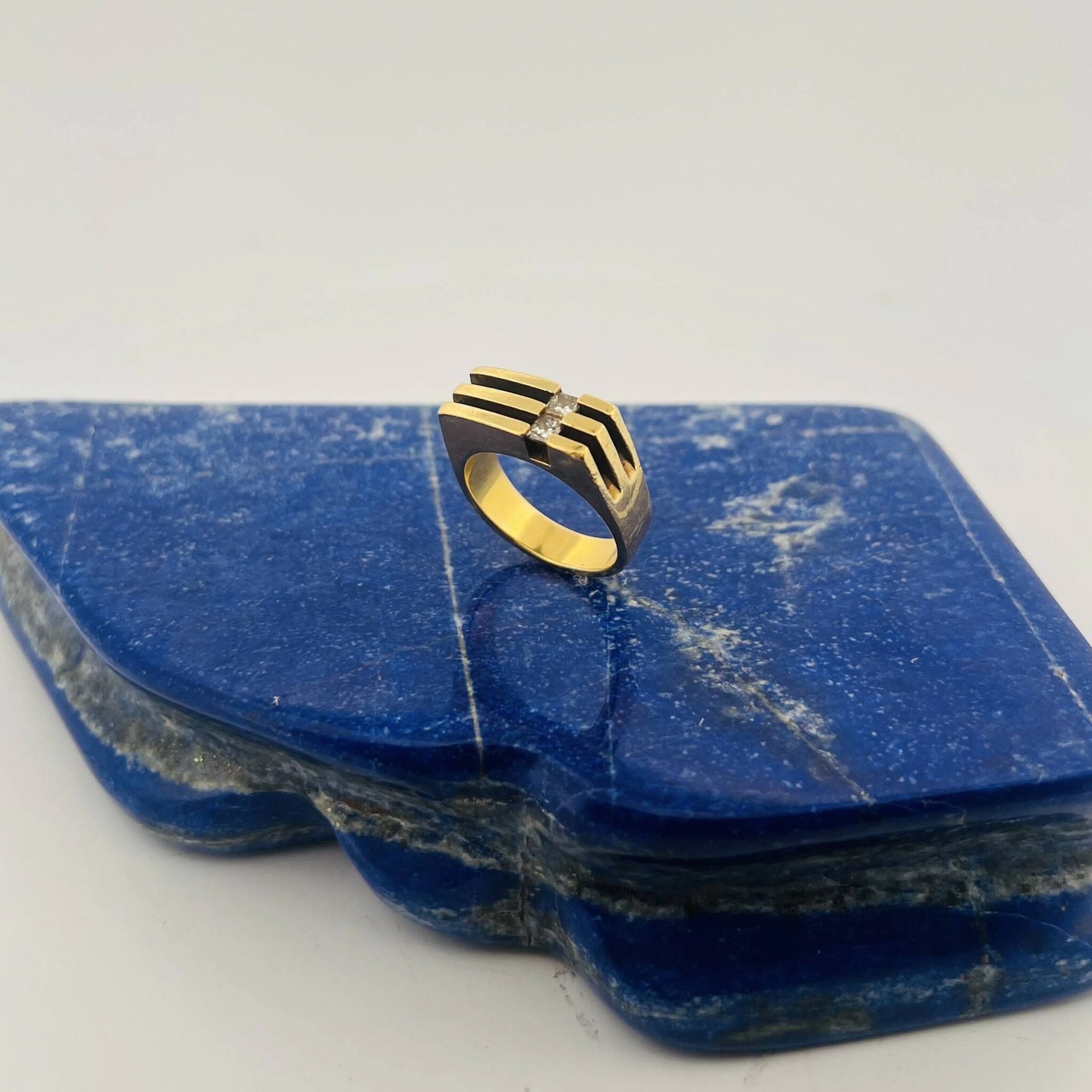 Openwork yellow gold (750) signet ring, set with two princes - Lot 134