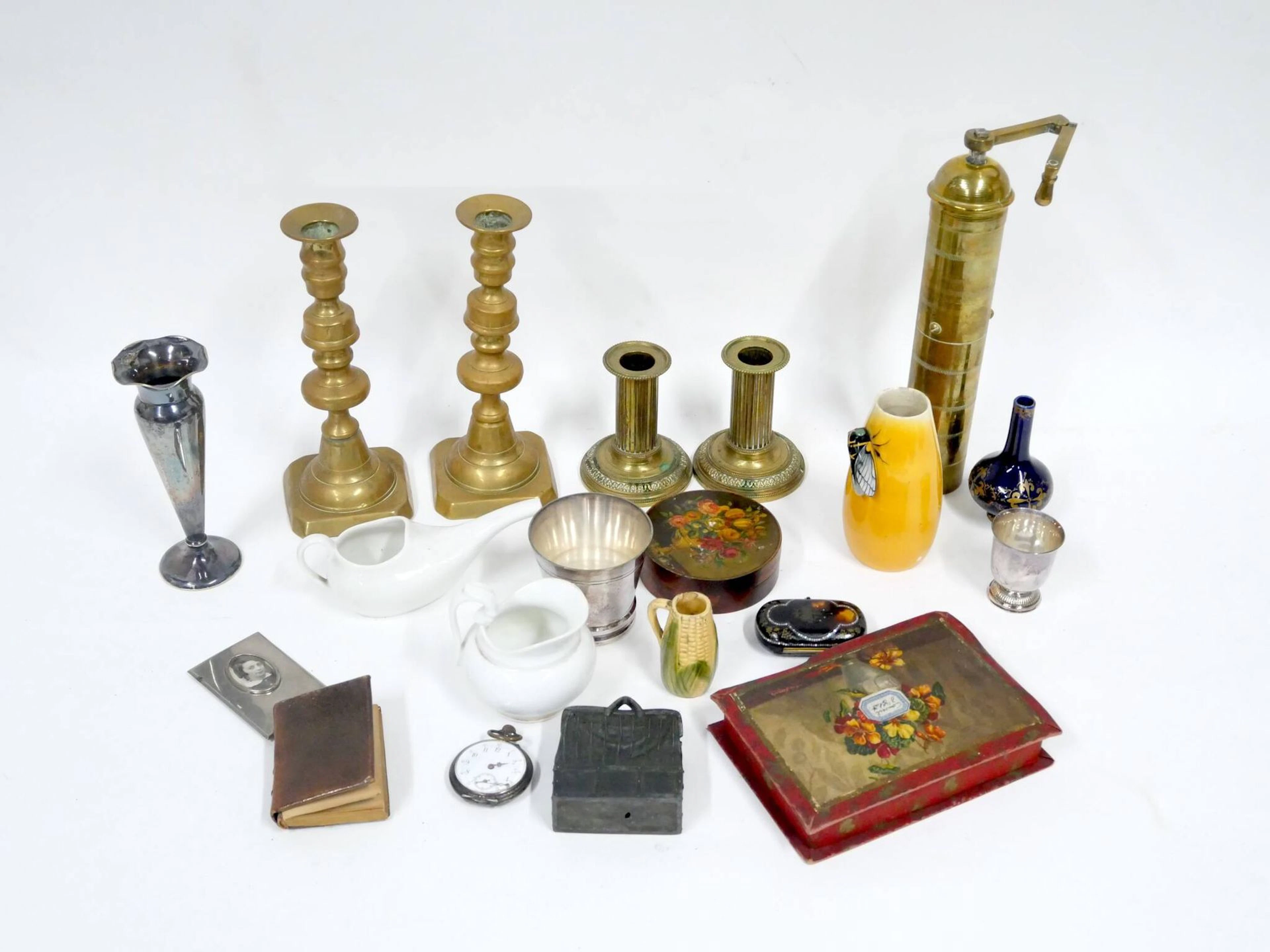 Assortment of trinkets, including a brass pepper mill, candl - Lot 281