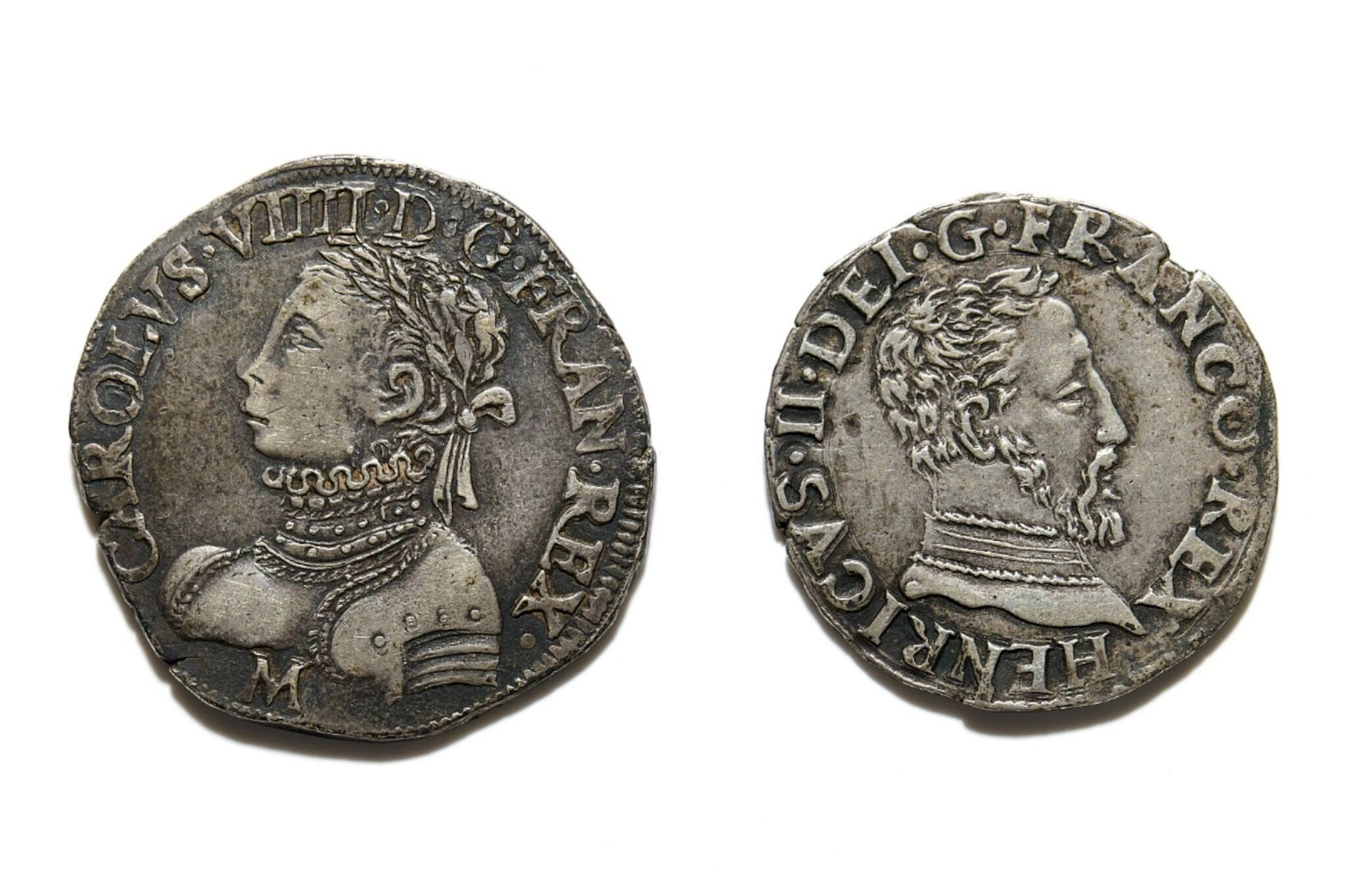 FRANCE - HENRI II ET CHARLES IX Lot de 2 monnaies d'argent : - Demi Teston 1558/7 Toulouse: Sombart 365 D (R4) - Teston 1573 Toulouse au col fraisé et la cuirasse bouletée : Semble manquer à Duplessy et Sombart Rares, beaux portraits, TTB
