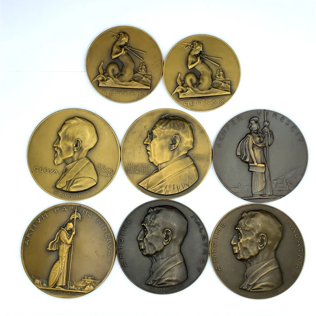 Set of 8 bronze medals (circa 1930) engraved by P.M. DAMMAN: - Lot 380