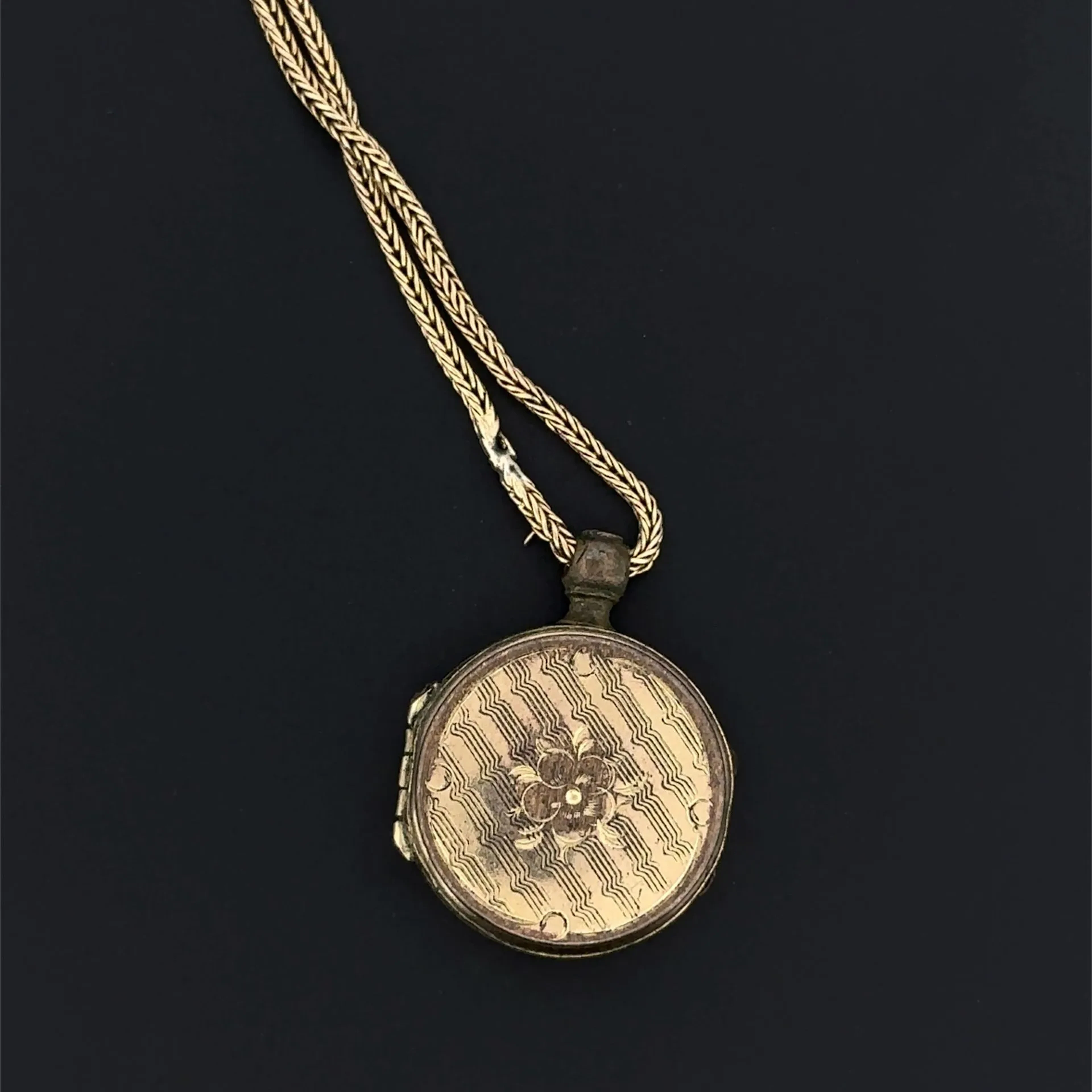 18k yellow gold (750) chain with palm-leaf links and a metal - Lot 163
