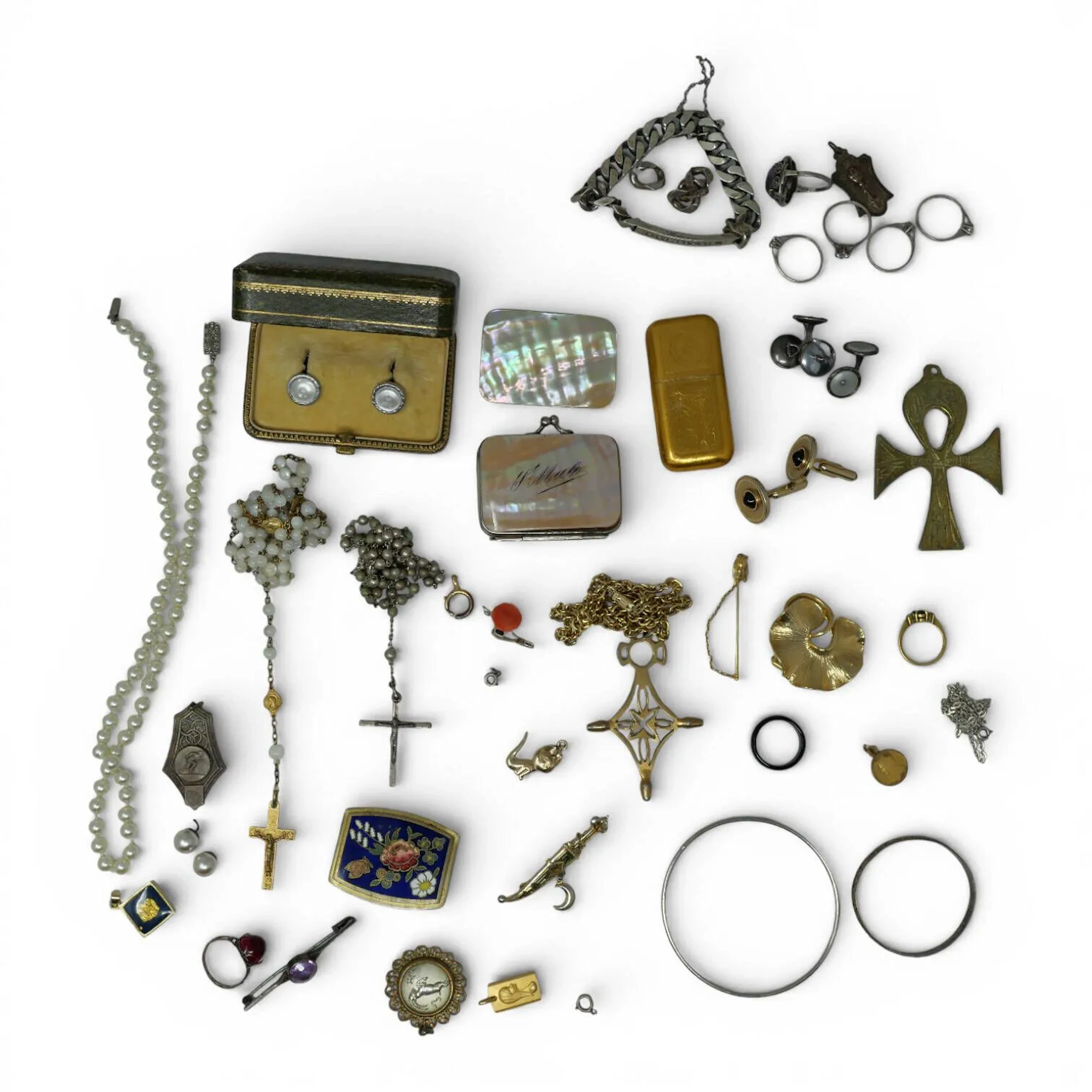 Lot of silver jewelry (800) and costume jewelry including : - Lot 450
