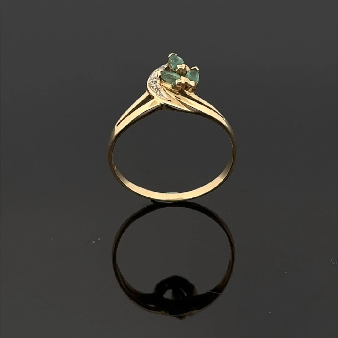 "Volutes" ring in yellow gold (750) set with three navette-c - Lot 229