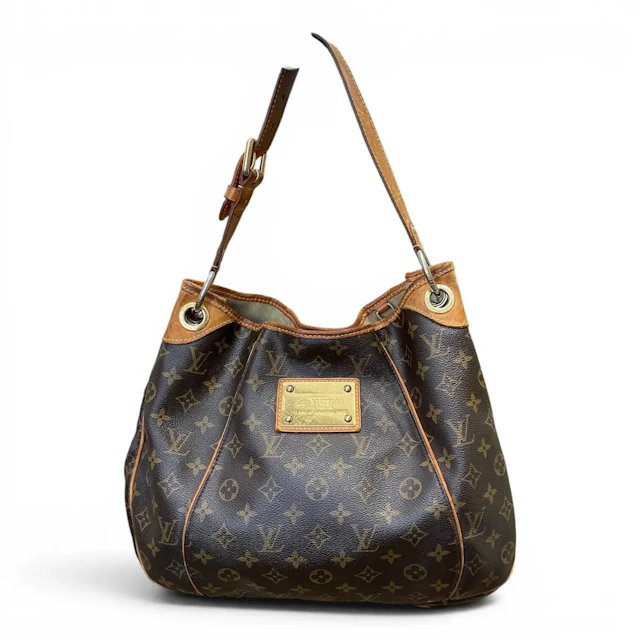 LOUIS VUITTON - Lot 252