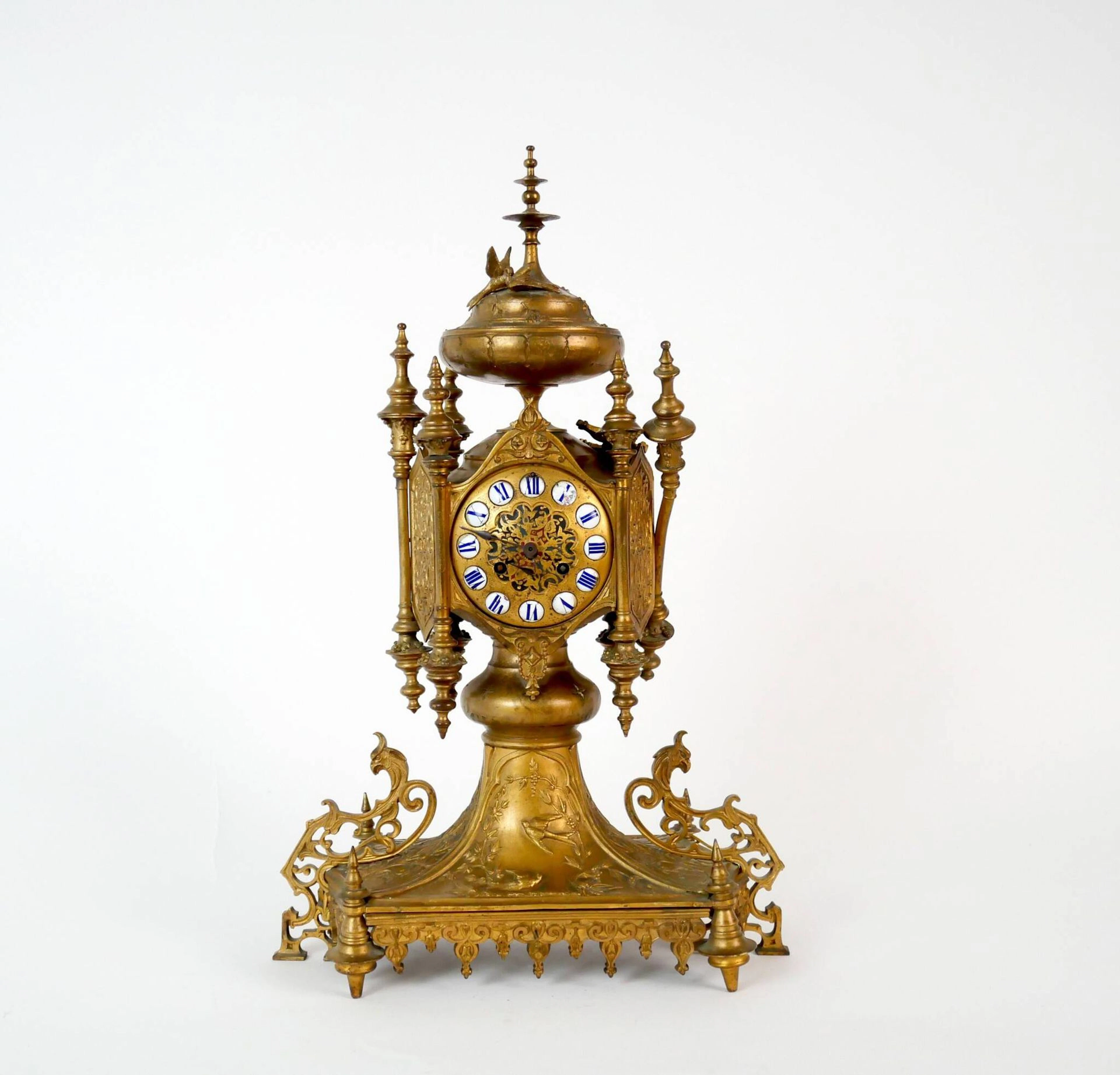 Neo-Gothic gilded bronze clock - Lot 373
