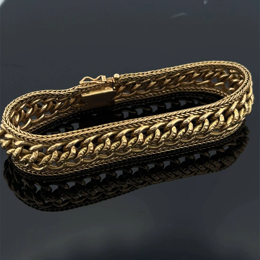 Yellow gold (750) bracelet with an interlaced link design, e - Lot 214