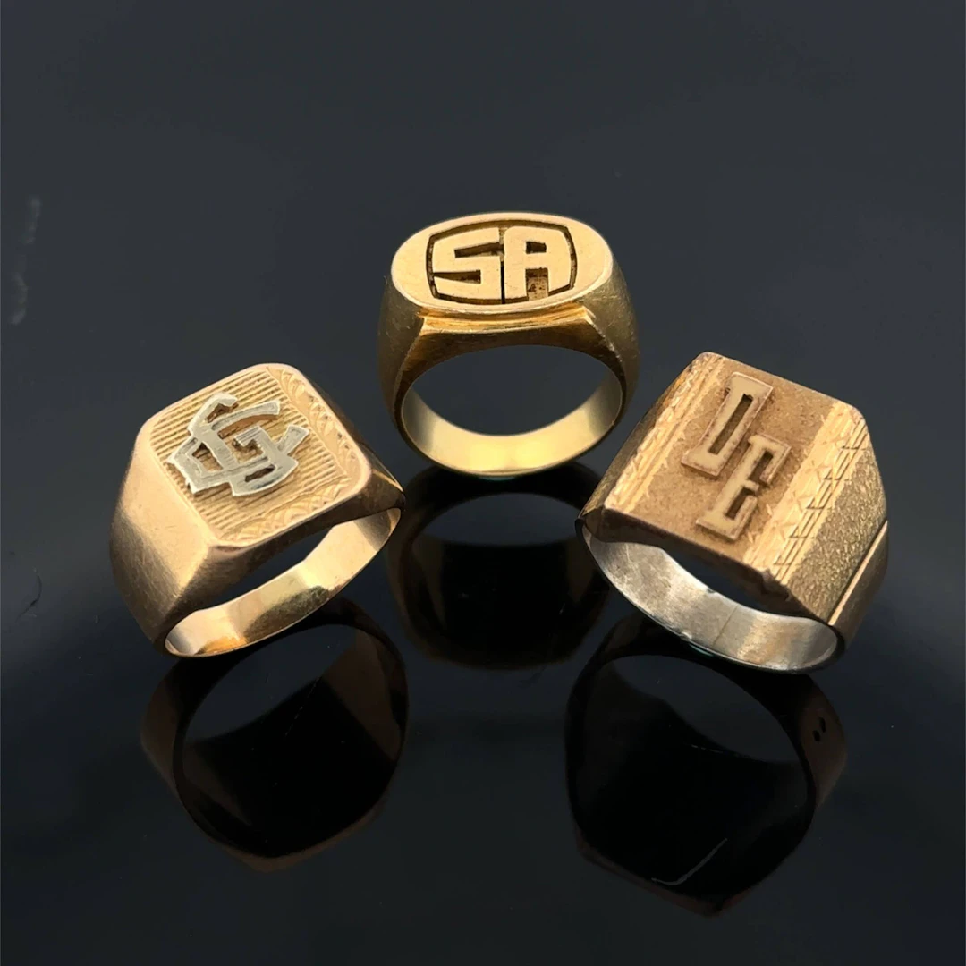 Three monogrammed and engraved signet rings, including: - tw - Lot 150