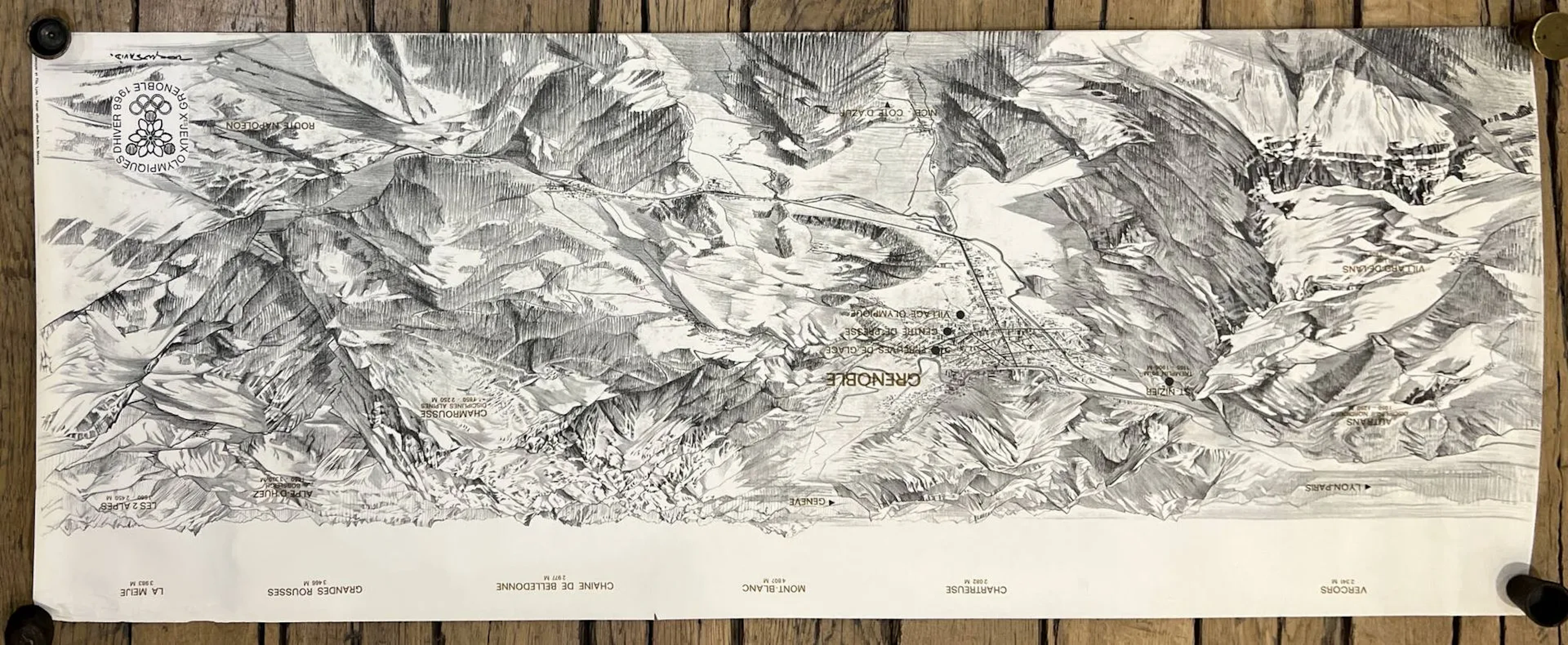 [AFFICHE - SPORT] Affiche panoramique pour les Jeux Olympiques d'Hiver de Grenoble de 1968, Impr Lecuyer et Fils, Lyon sur papier offset surfin Barjon de Moirans, petites déchirures et traces de plis en bordure 60 x 150 cm