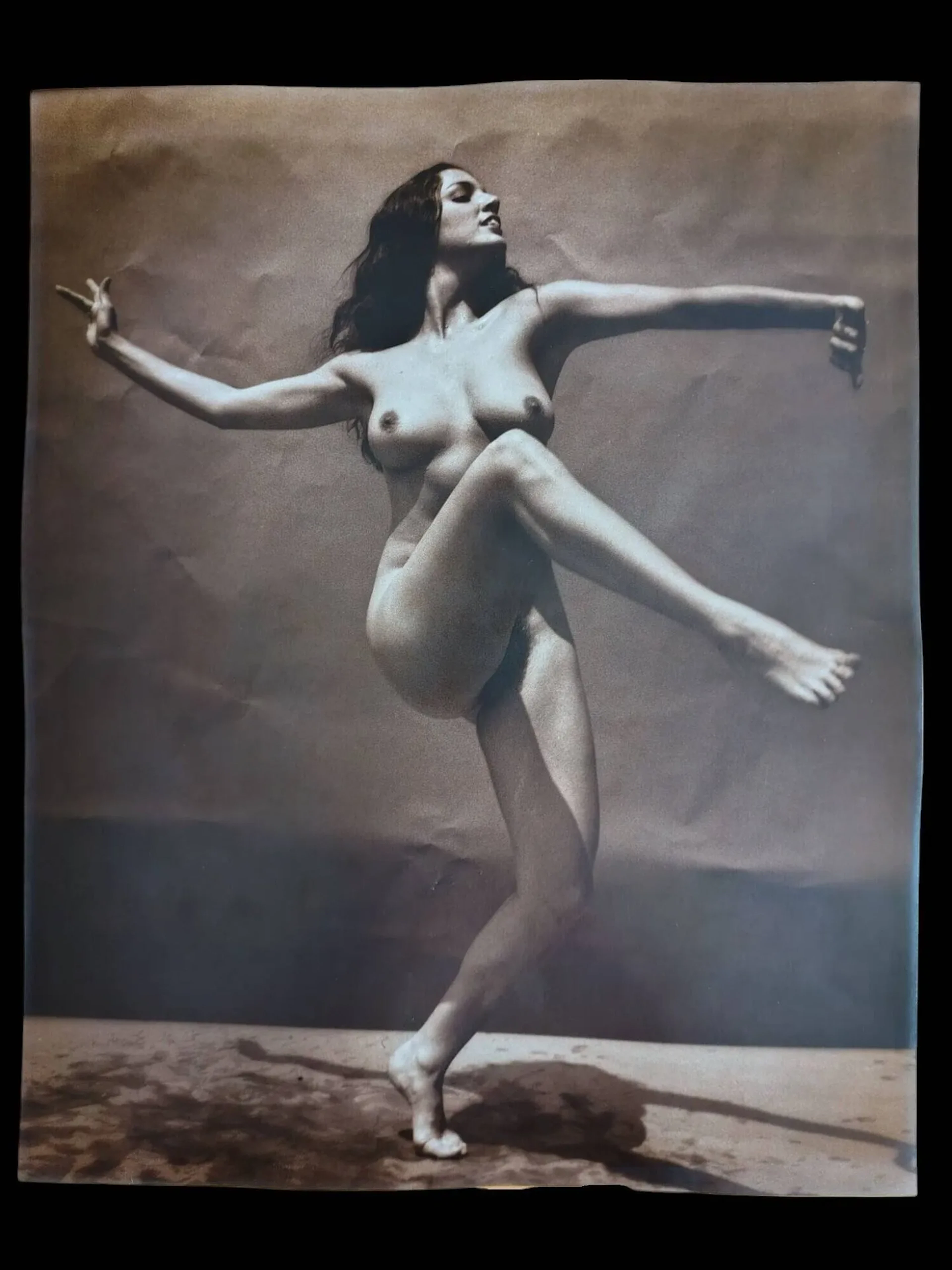 André DE DIENES (1913-1985). Standing nude woman (warm tond - Lot 69