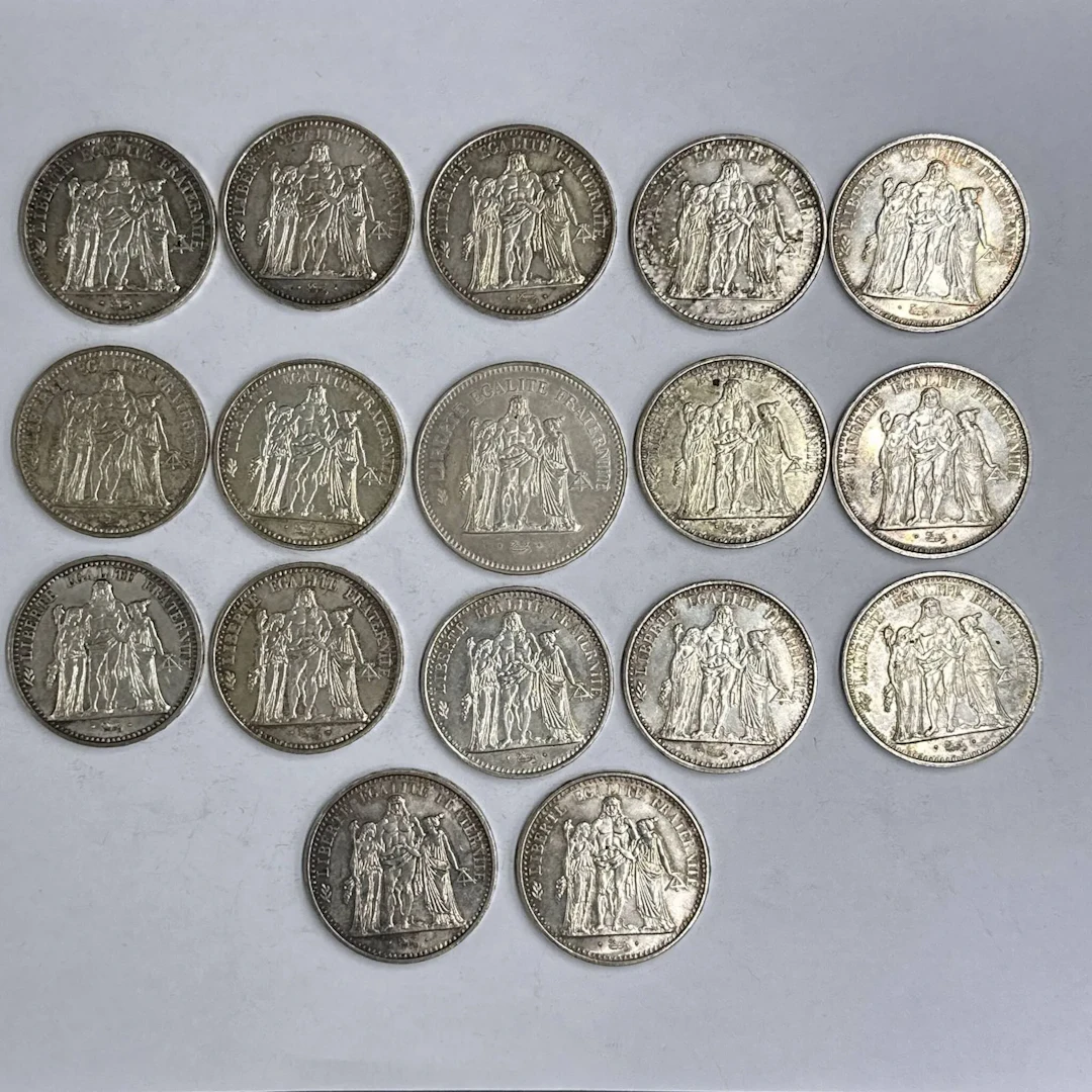 LOT 17 silver coins (900) consisting of: - Lot 36