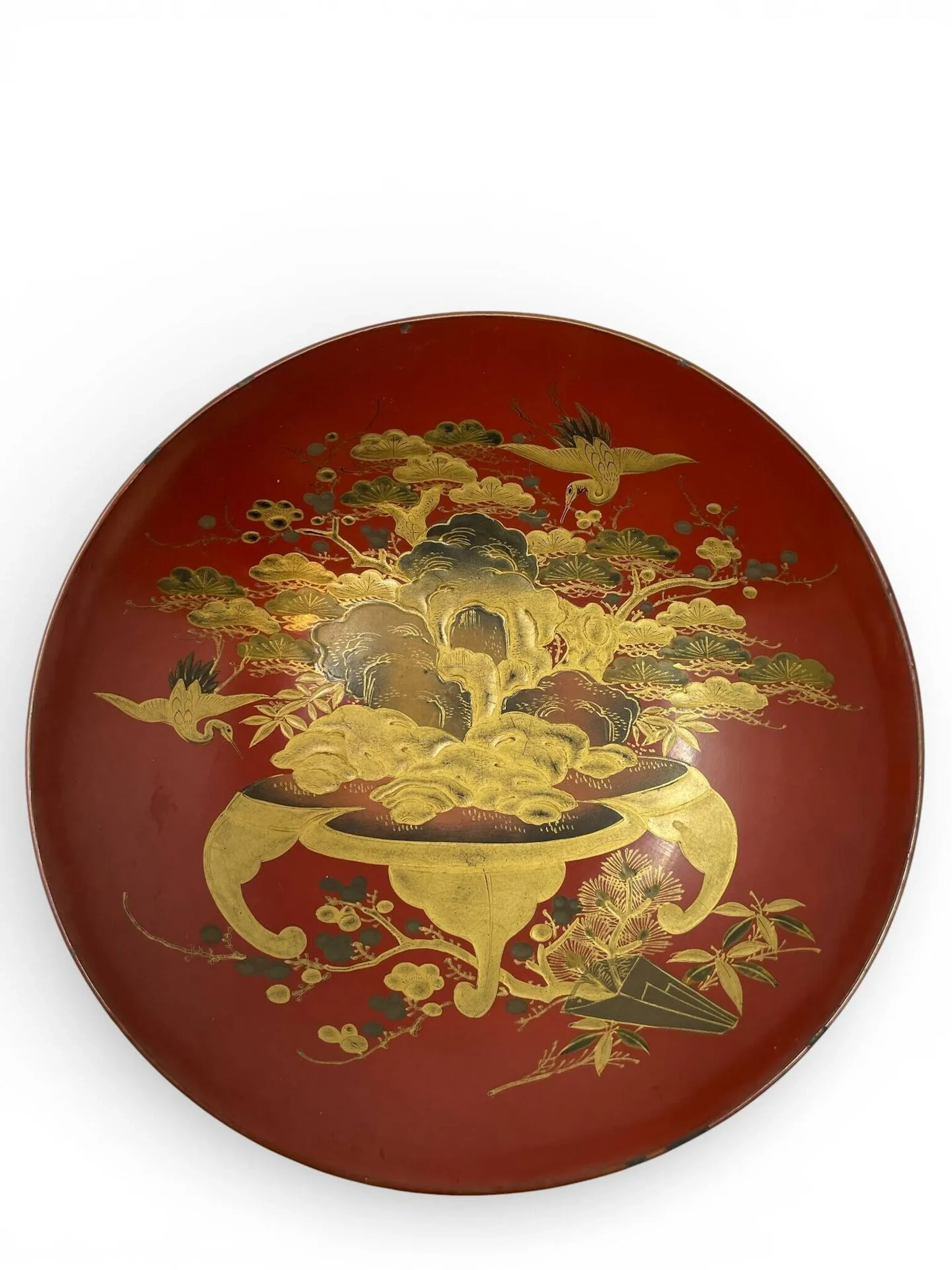 Sake or sakazuki (盃) bowl on flared heel, in red lacquer dec - Lot 170
