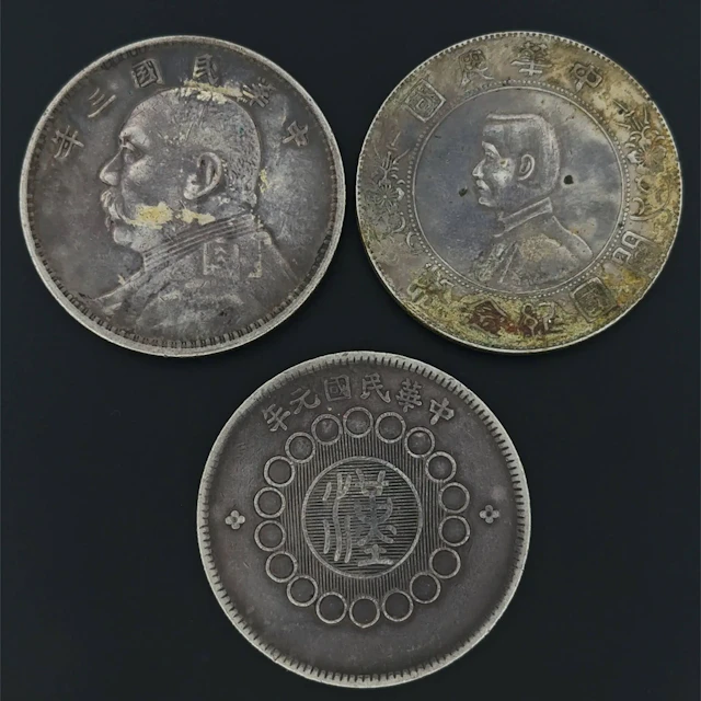 China - Set of 3 silver dollars: - Lot 62