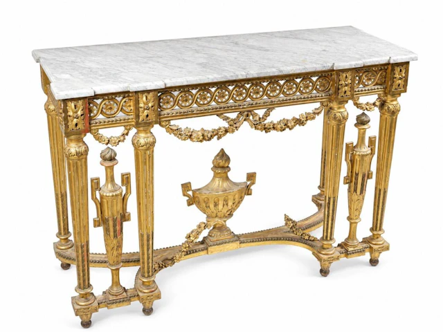 A richly carved and gilded wooden console table. - Lot 383