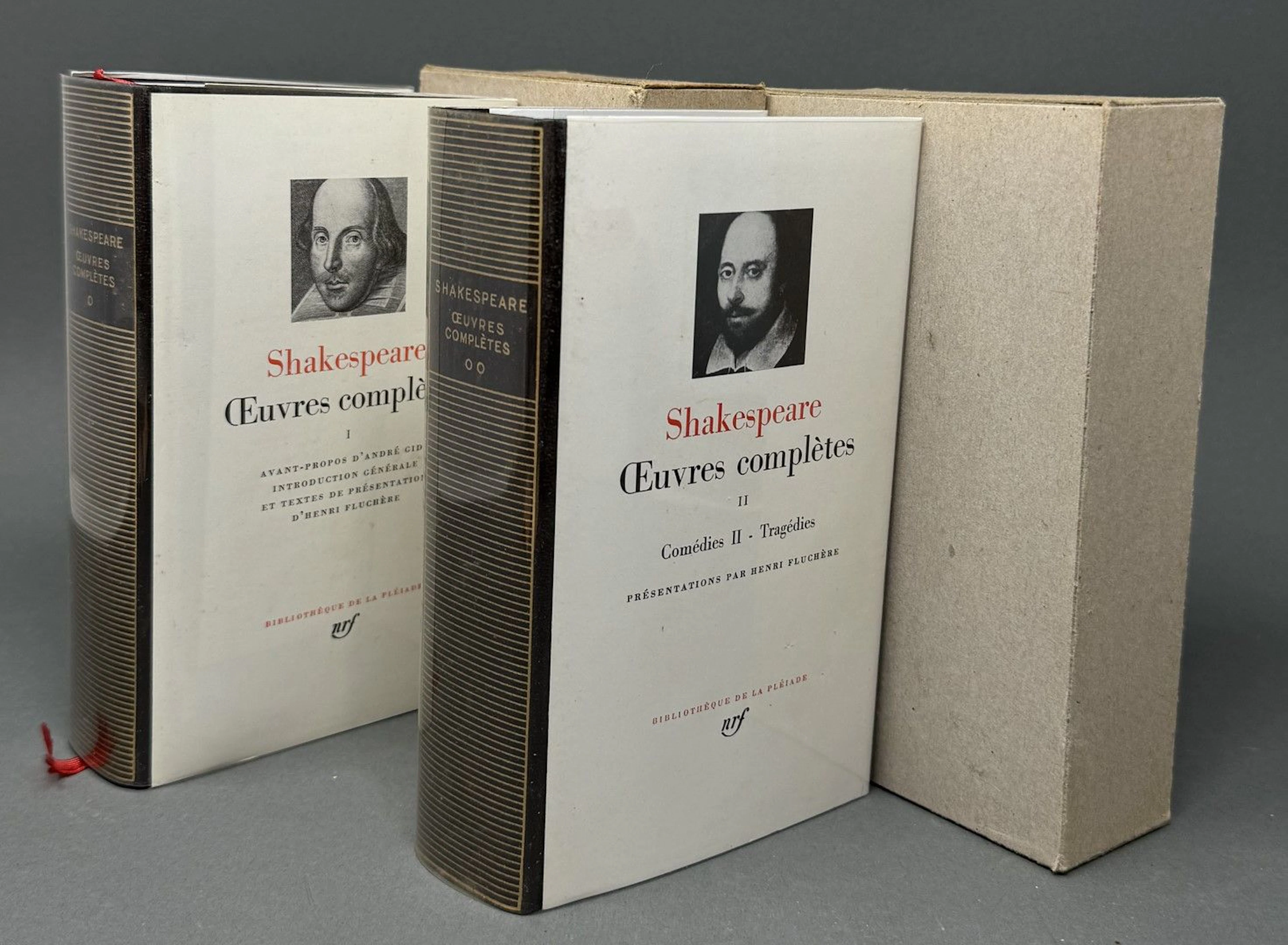 BIBLIOTHEQUE DE LA PLEIADE SHAKESPEARE, 2 vol., Oeuvres complètes (ancienne édition), tomes I et II, reliure d'éditeur, éd° Gallimard 1978, 1977, rhodoïds (taches), jaquettes et emboîtages. Inscriptions aux pages de garde.