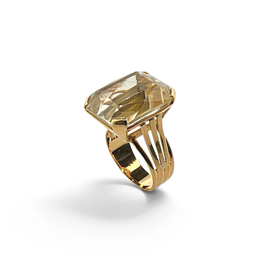 Yellow gold (750) ring set with a rectangular citrine. Made - Lot 194