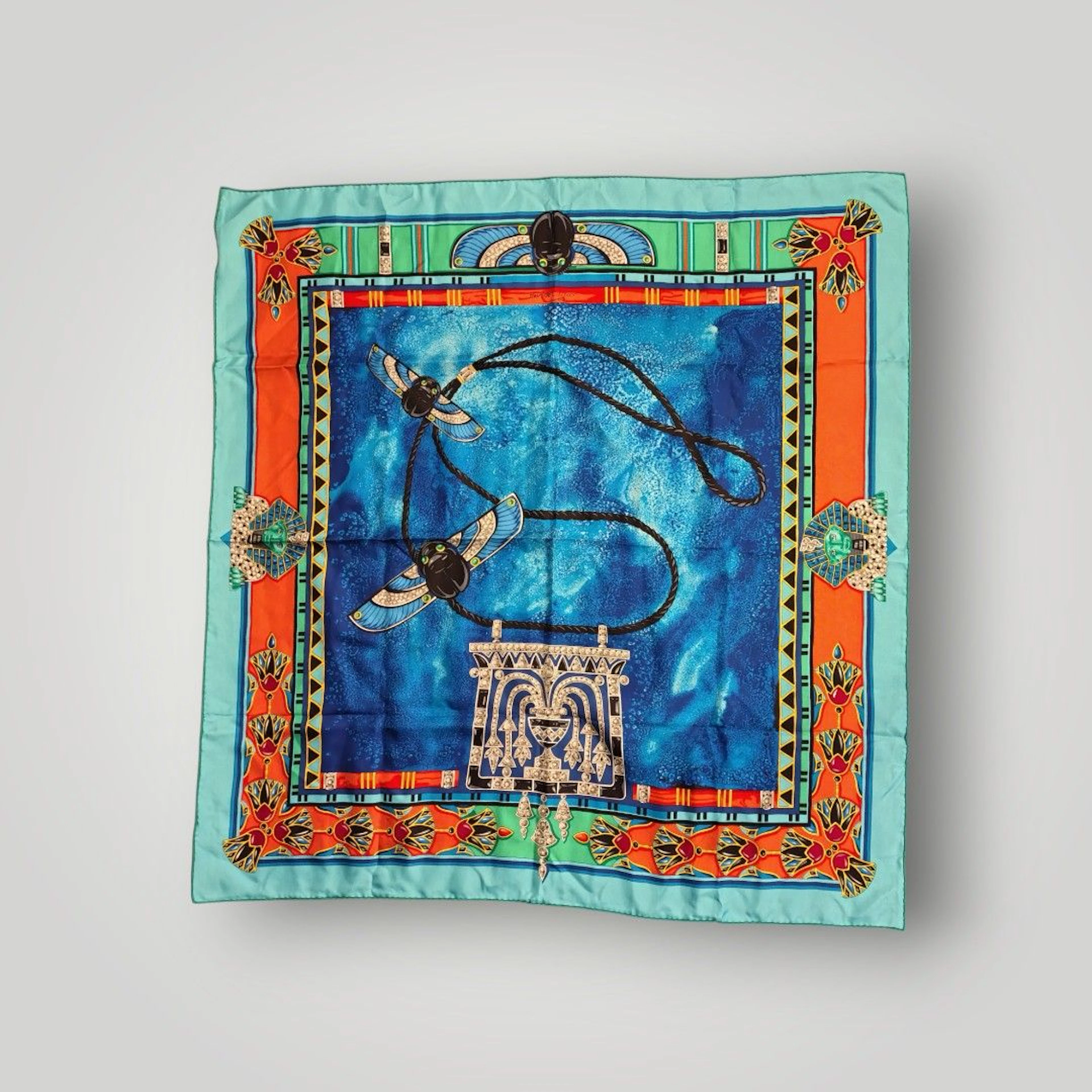 CARTIER Silk twill square with Egyptian motifs Good conditio - Lot 55