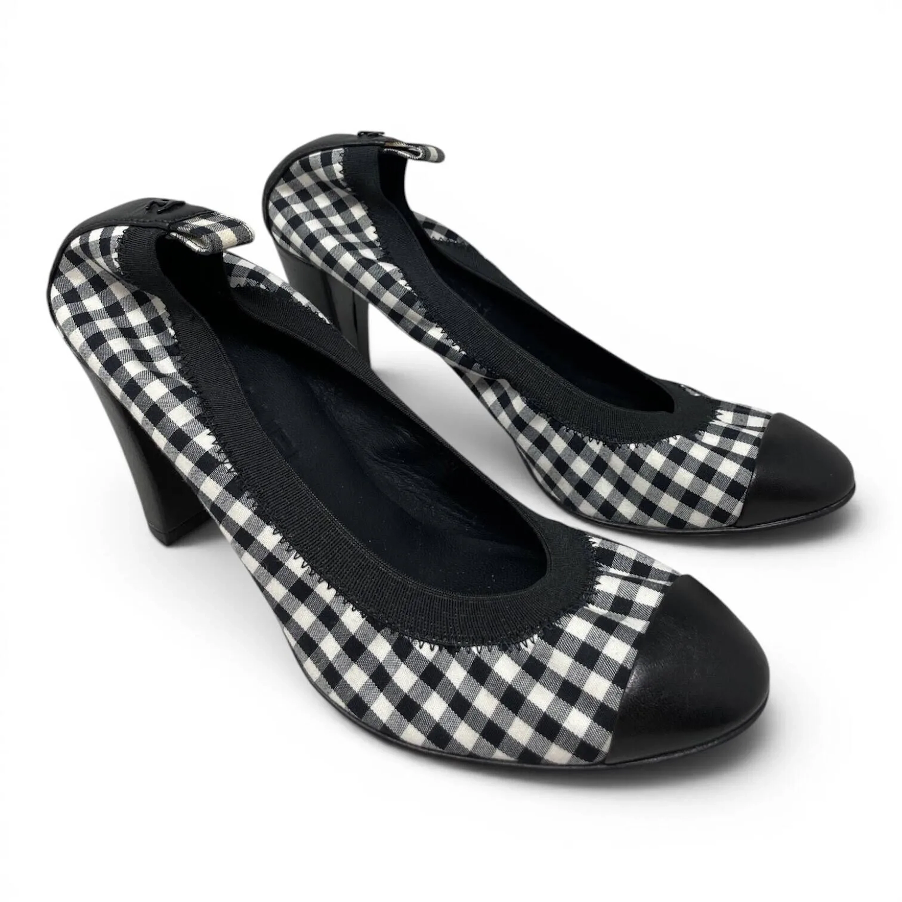 CHANEL - Lot 38