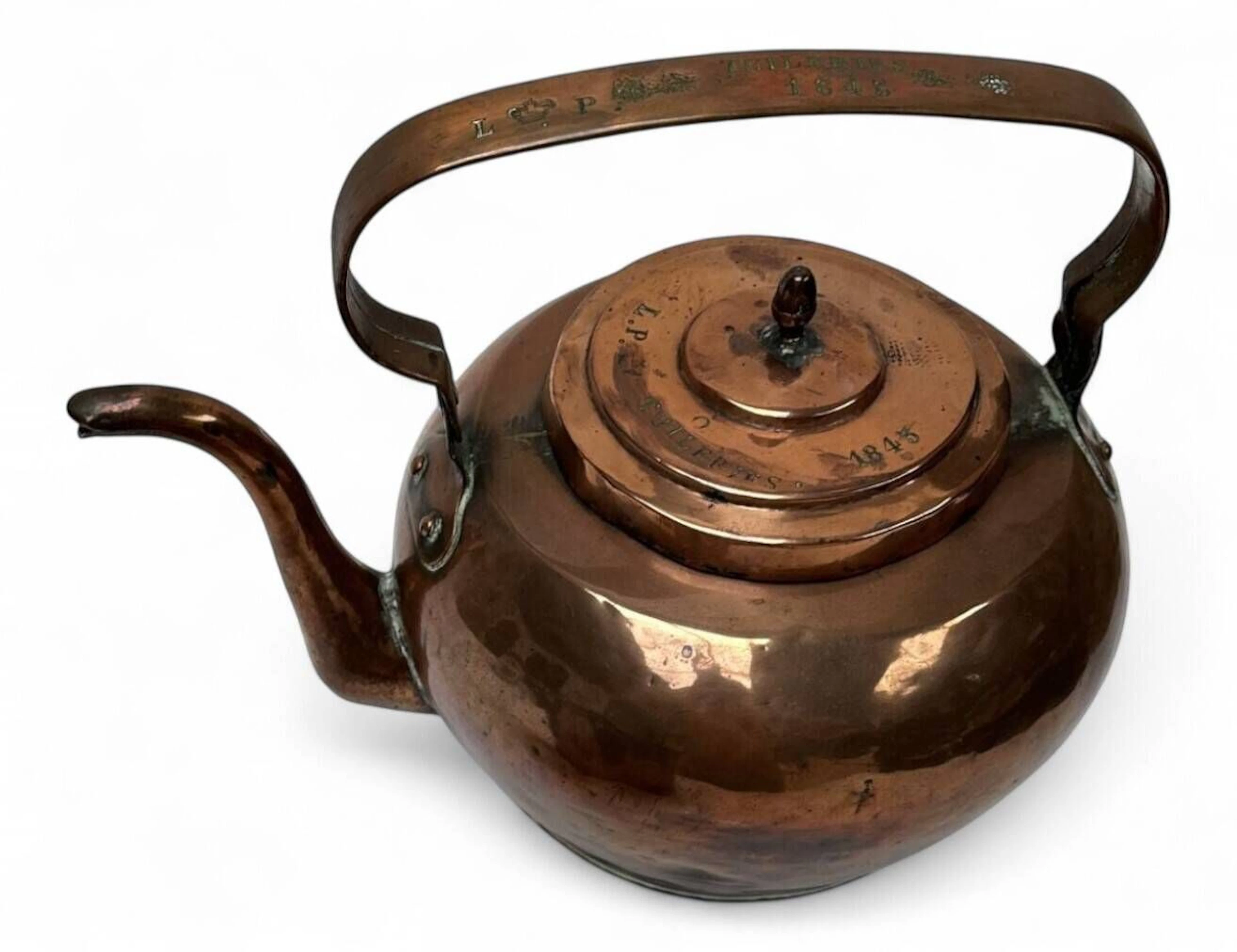 Large copper teapot, the lid and handle engraved on the outs - Lot 181