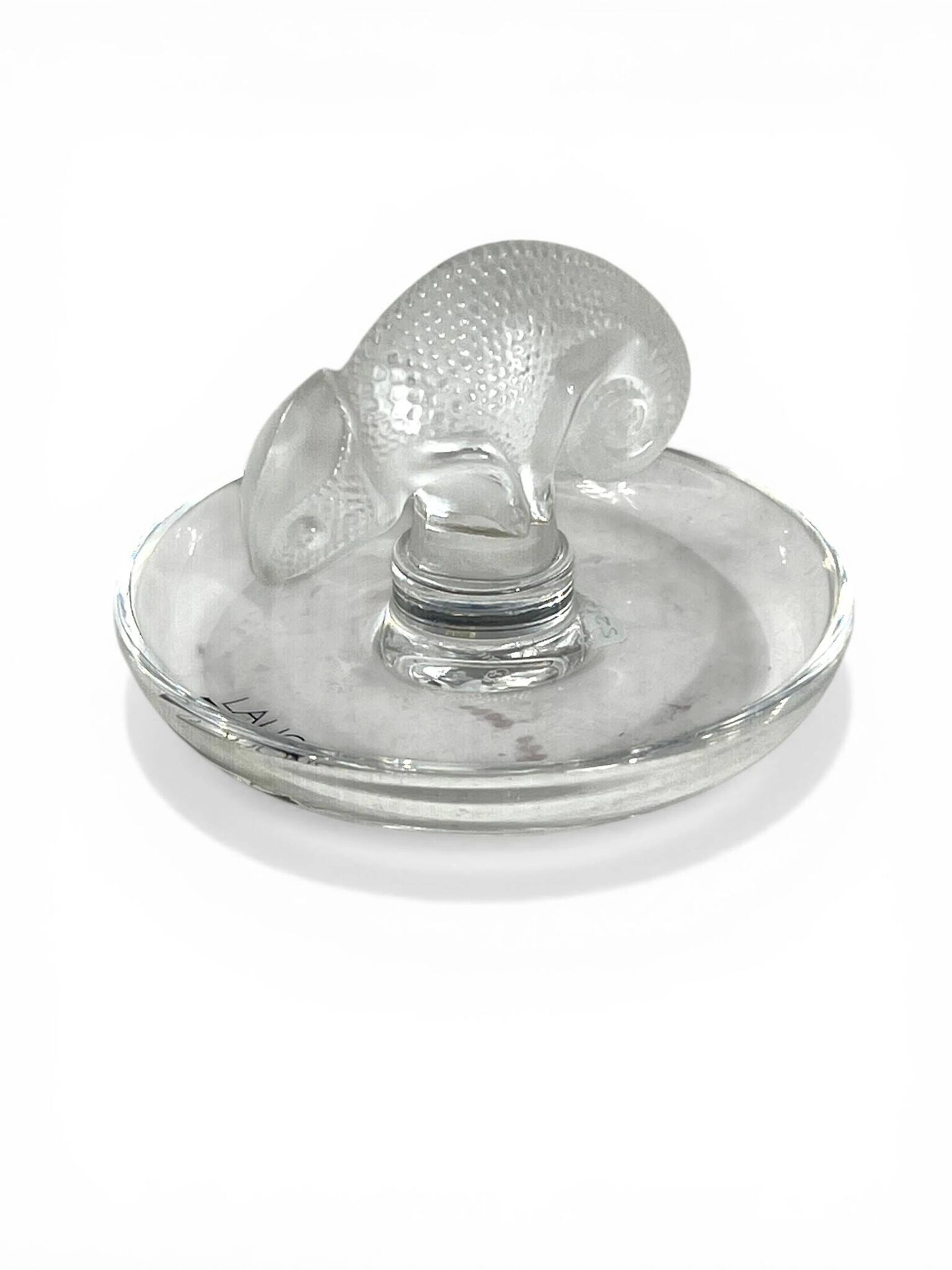 LALIQUE France - Small ring holder featuring a chameleon, ma - Lot 74