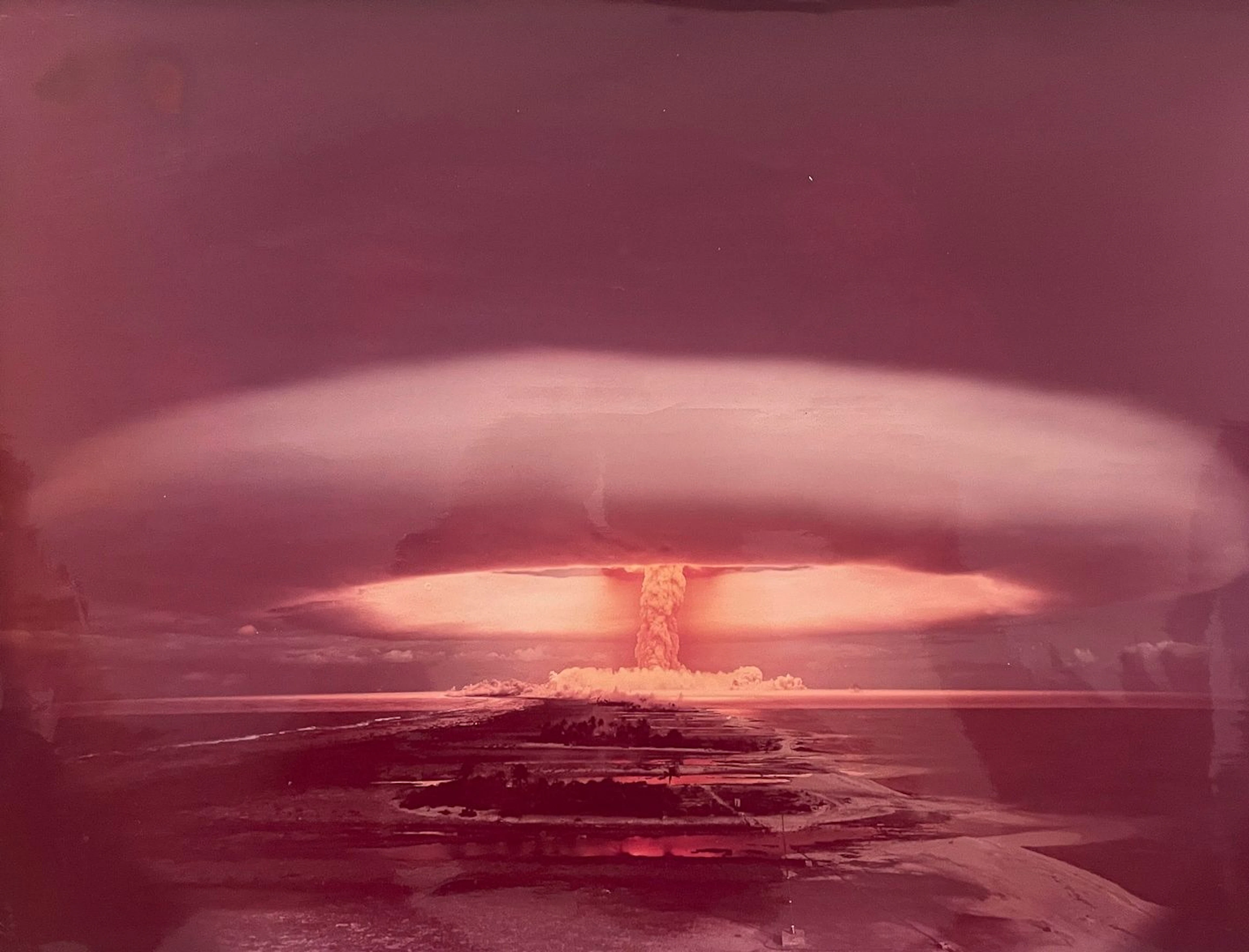 Jacques VIOLET (1936-2021) Champignon atomique, essai nucléaire français, océan Pacifique, Mururoa, juillet 1970 Tirage argentique sur papier Kodak 30 x 40 cm