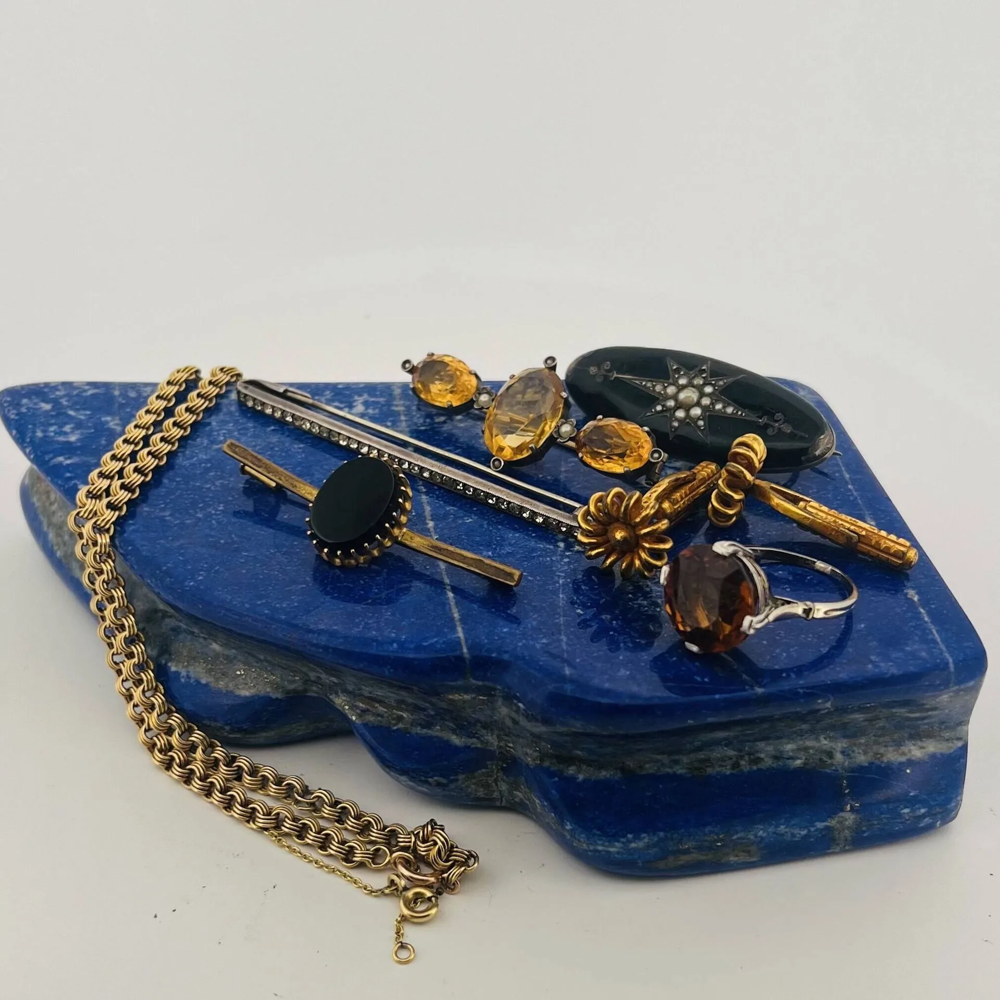 SET including: - a white gold (750) ring set with a smoky qu - Lot 370