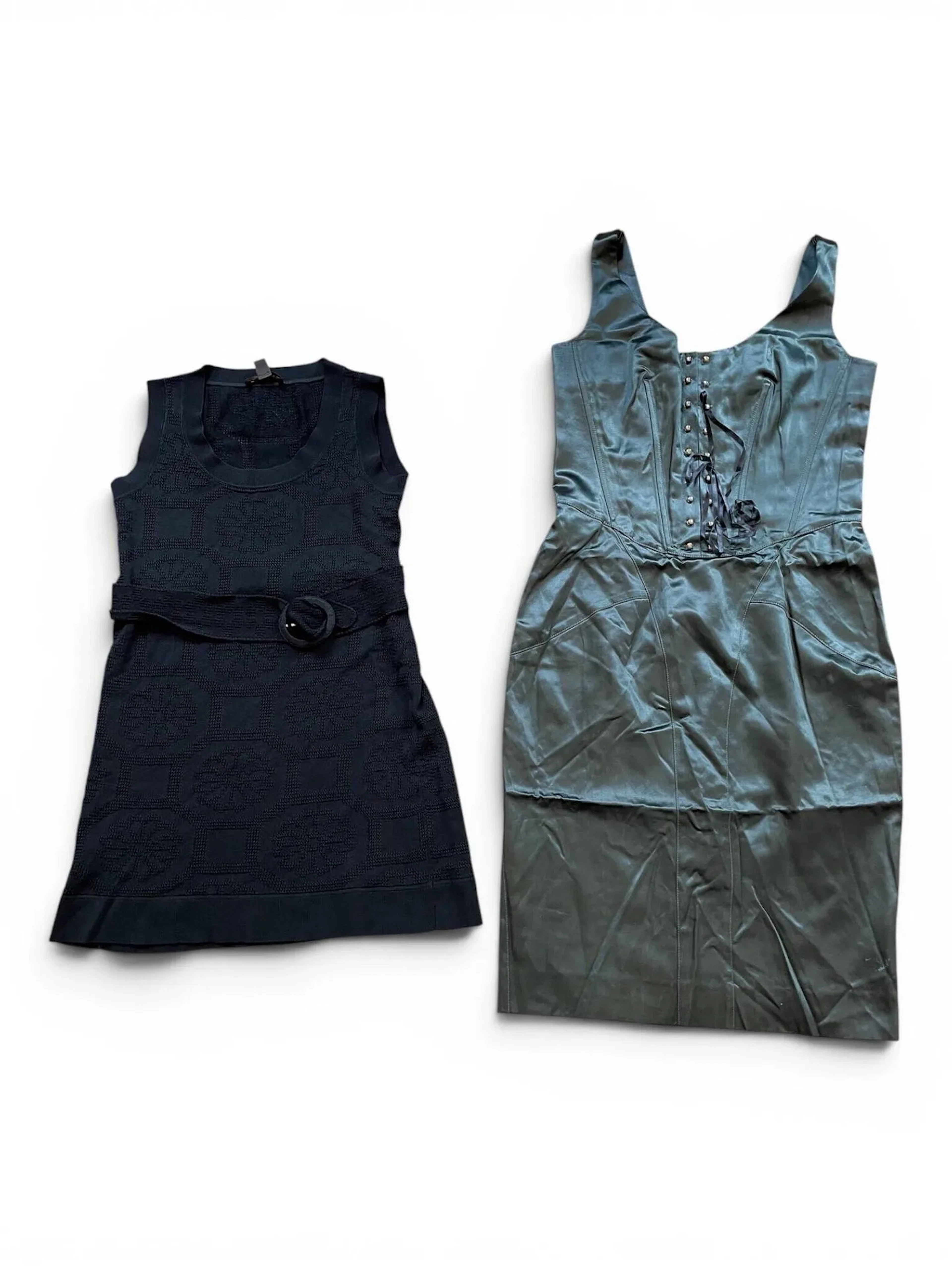 Two-piece set including: - Lot 106