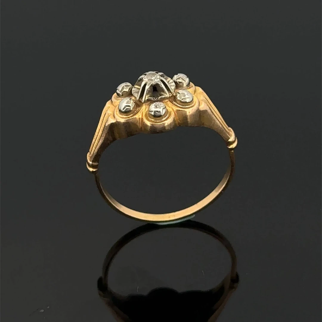 Yellow gold (750) "flower" ring with a fluted band, set with - Lot 226