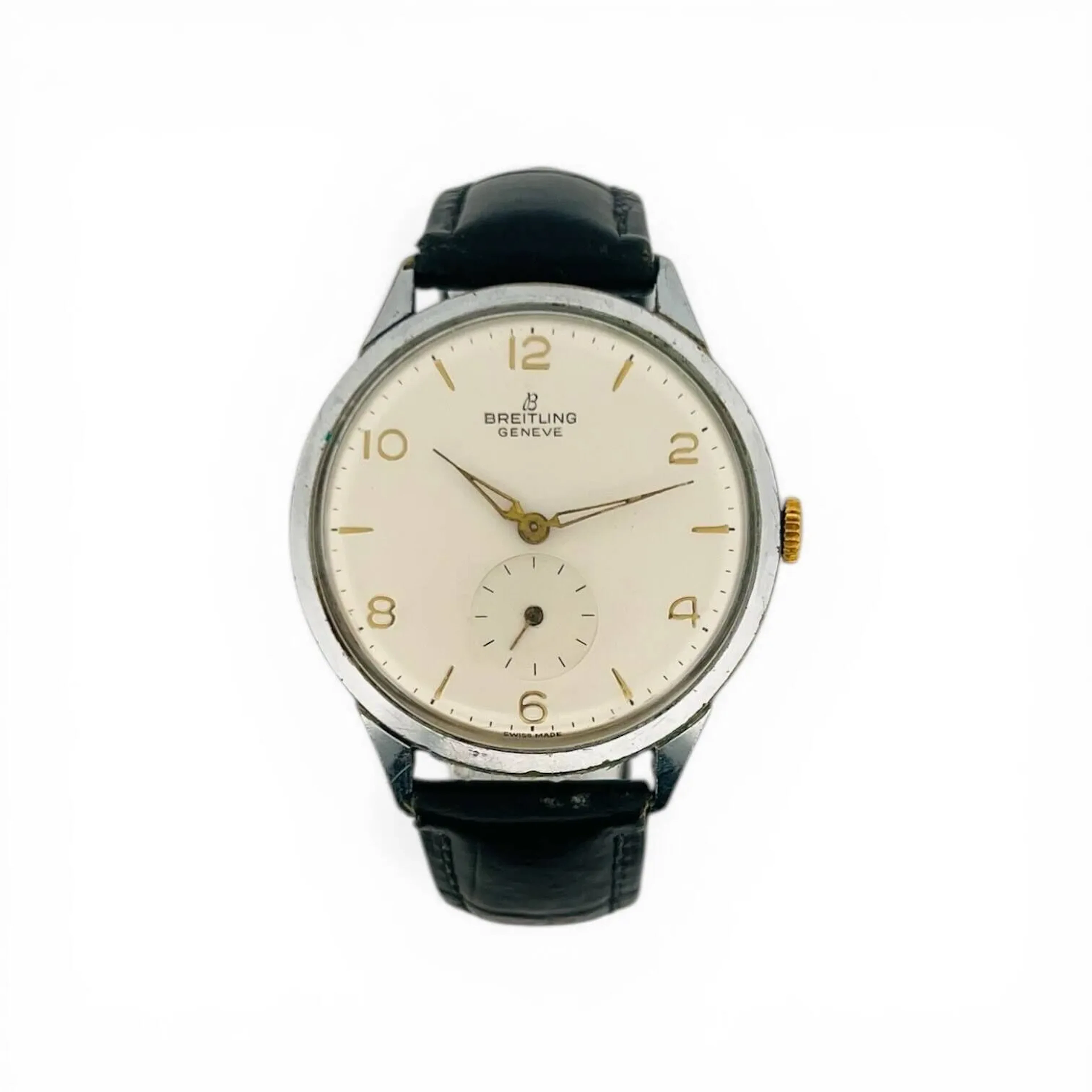 BREITLING Genève Montre bracelet d'homme en acier à cadran signé appliqué de chiffres arabes pour les heures et trotteuse à 6 heures. Fond de boîtier clipsé en acier signé et numéroté 918591, mouvement signé. Mouvement mécanique à remontage manuel Diam. 38 mm Montre fonctionnelle au moment de l'expertise, bracelet rapporté en cuir noir à boucle ardillon argentée, rayures et chocs au boîtier