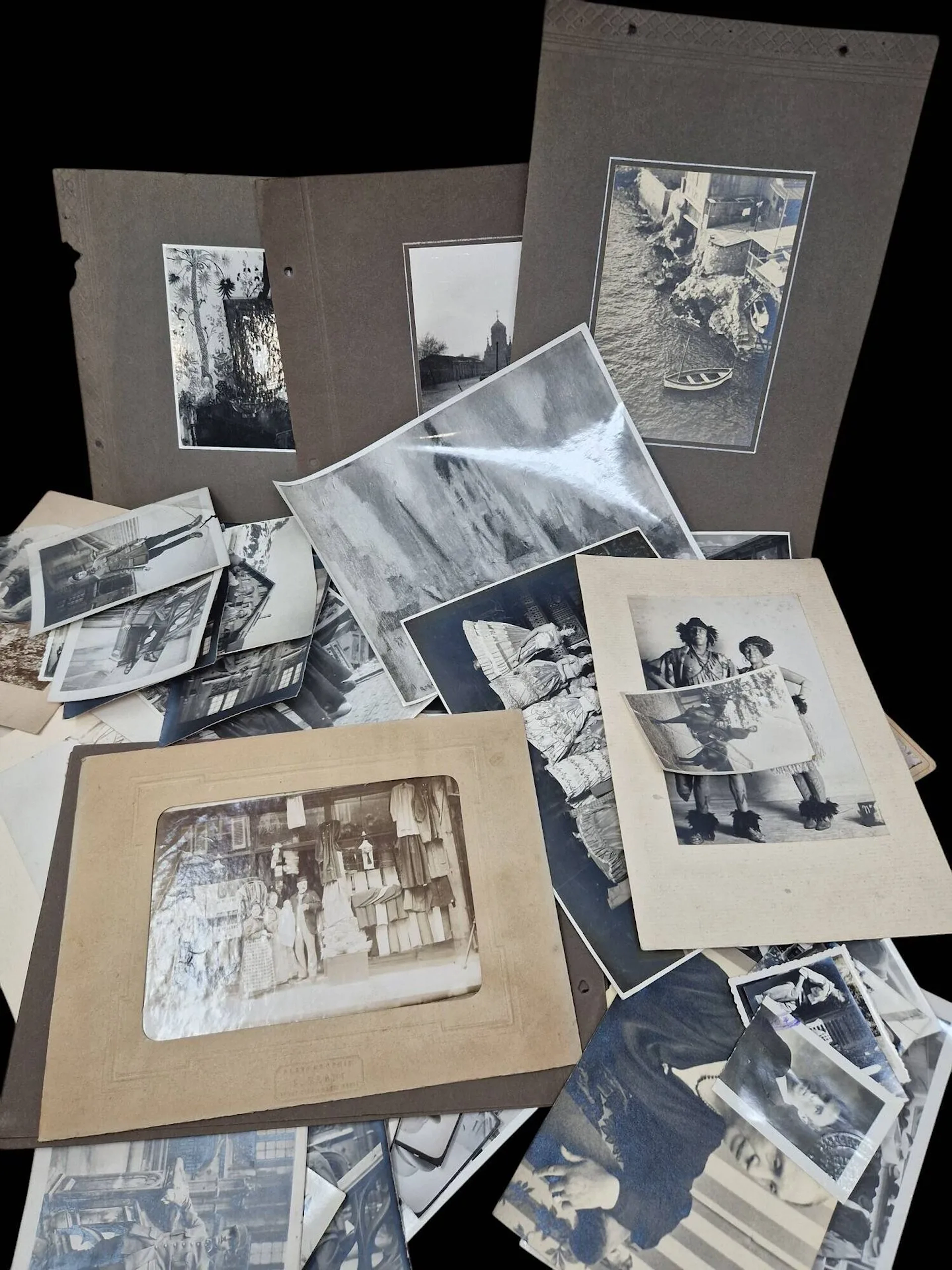 Amateur and professional photographs. Circa 1880-1940. Set o - Lot 684