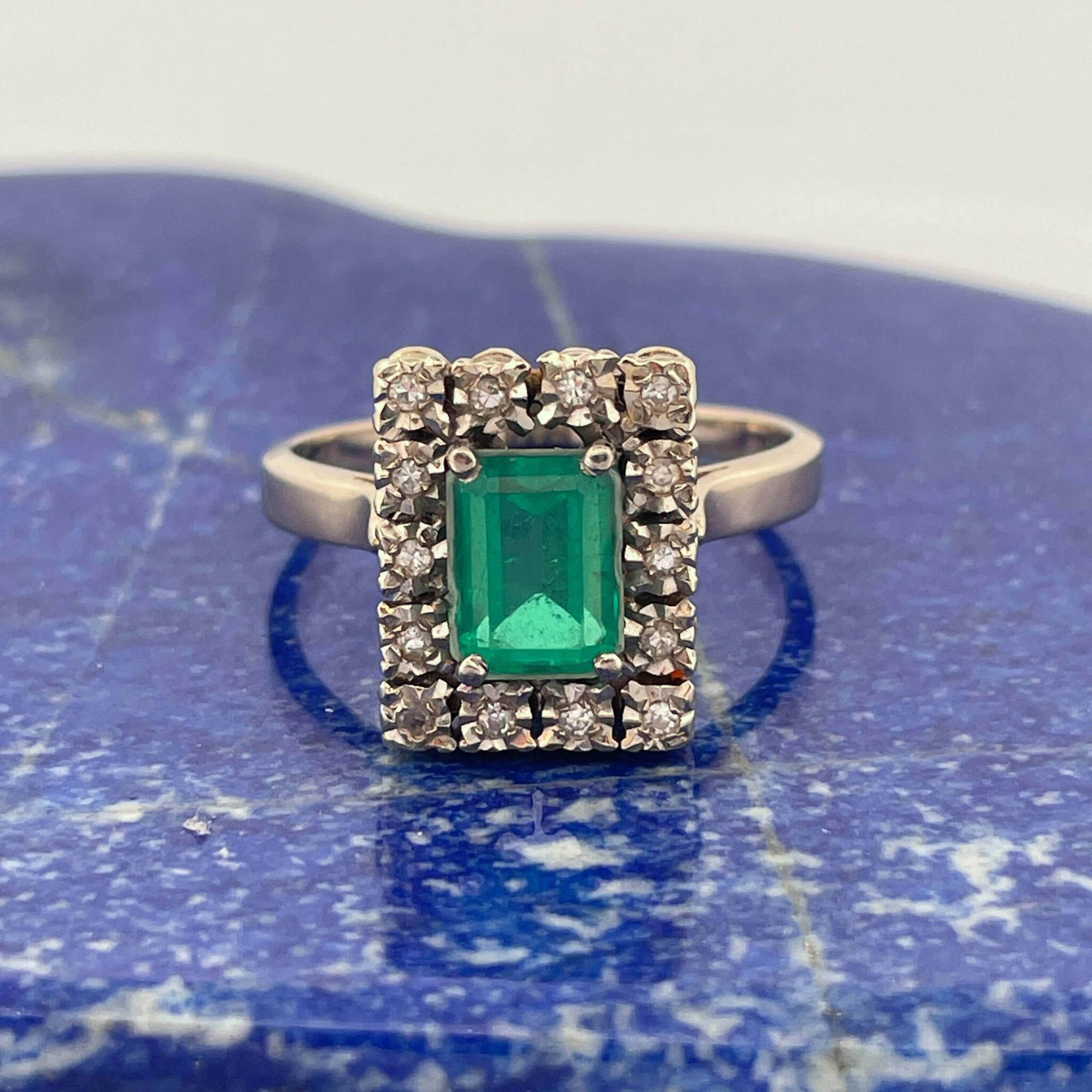 Rectangular white gold (750) ring set with a glass garnet do - Lot 43