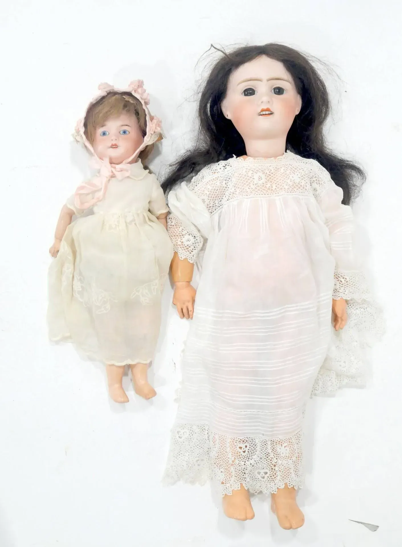 Set of two dolls with porcelain heads - Lot 433