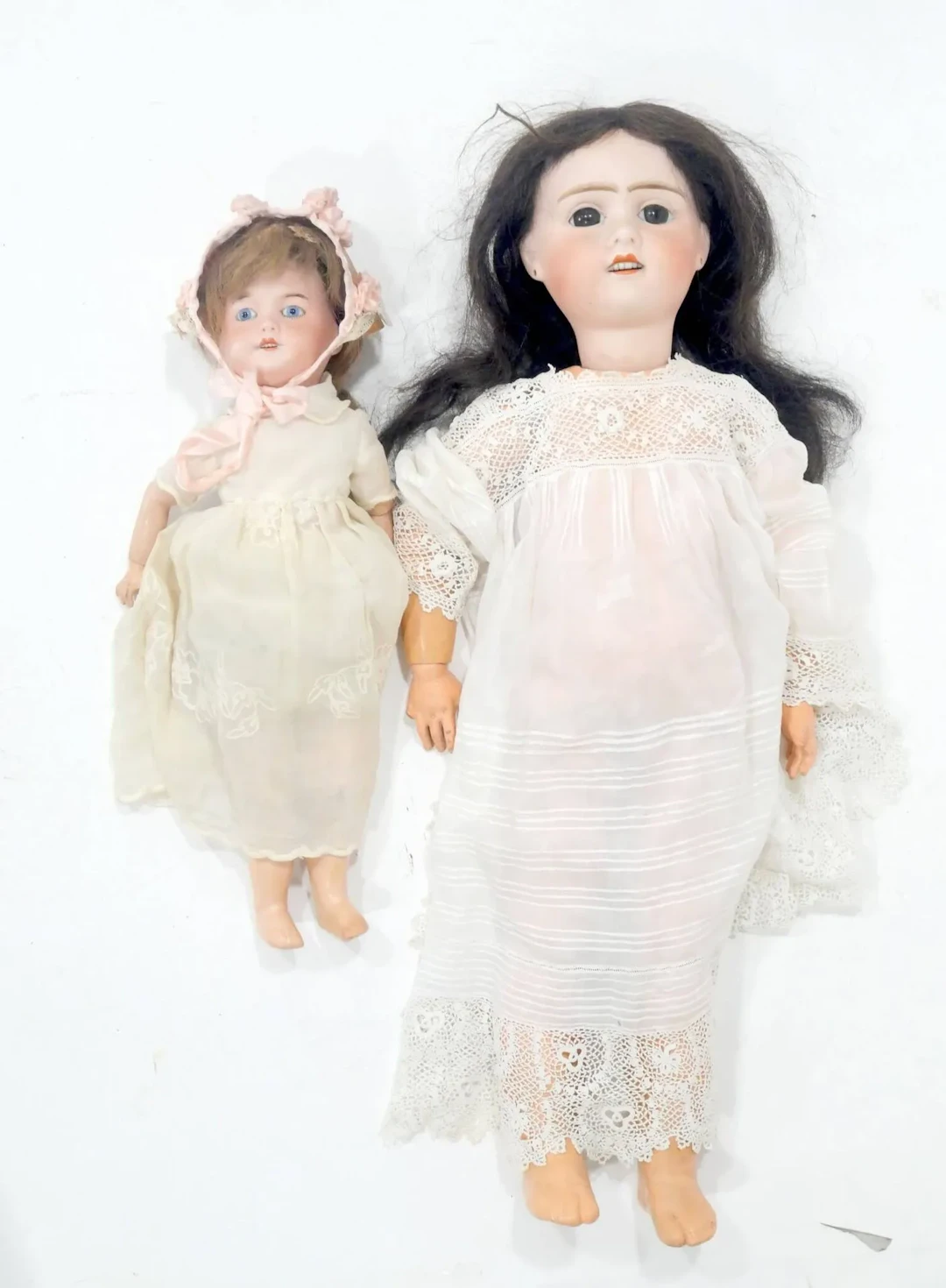 Set of two dolls with porcelain heads - Lot 433