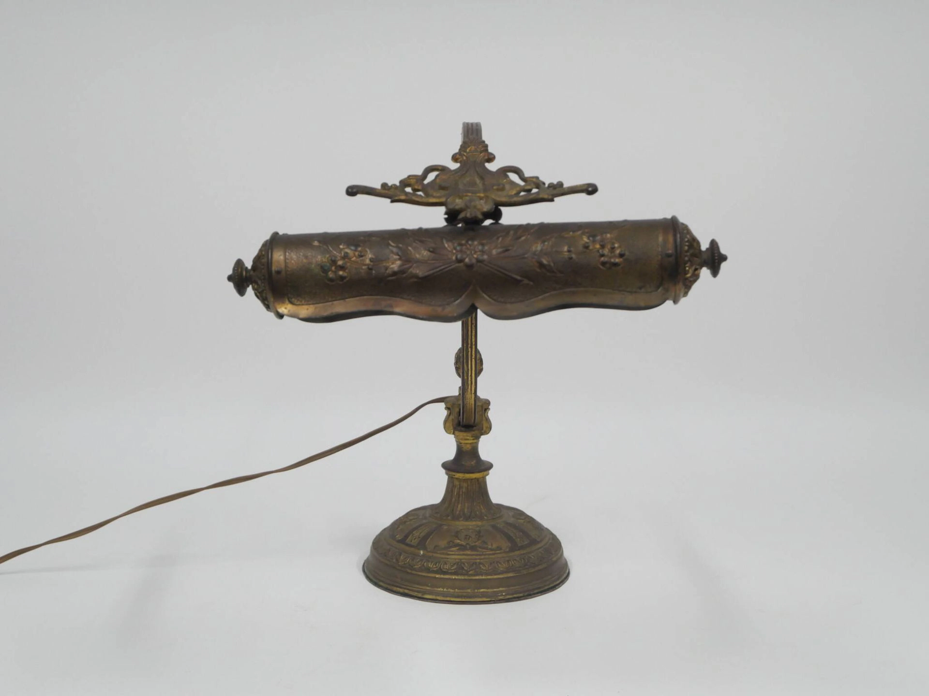 Bronze desk lamp with a golden patina and metal accents feat - Lot 331