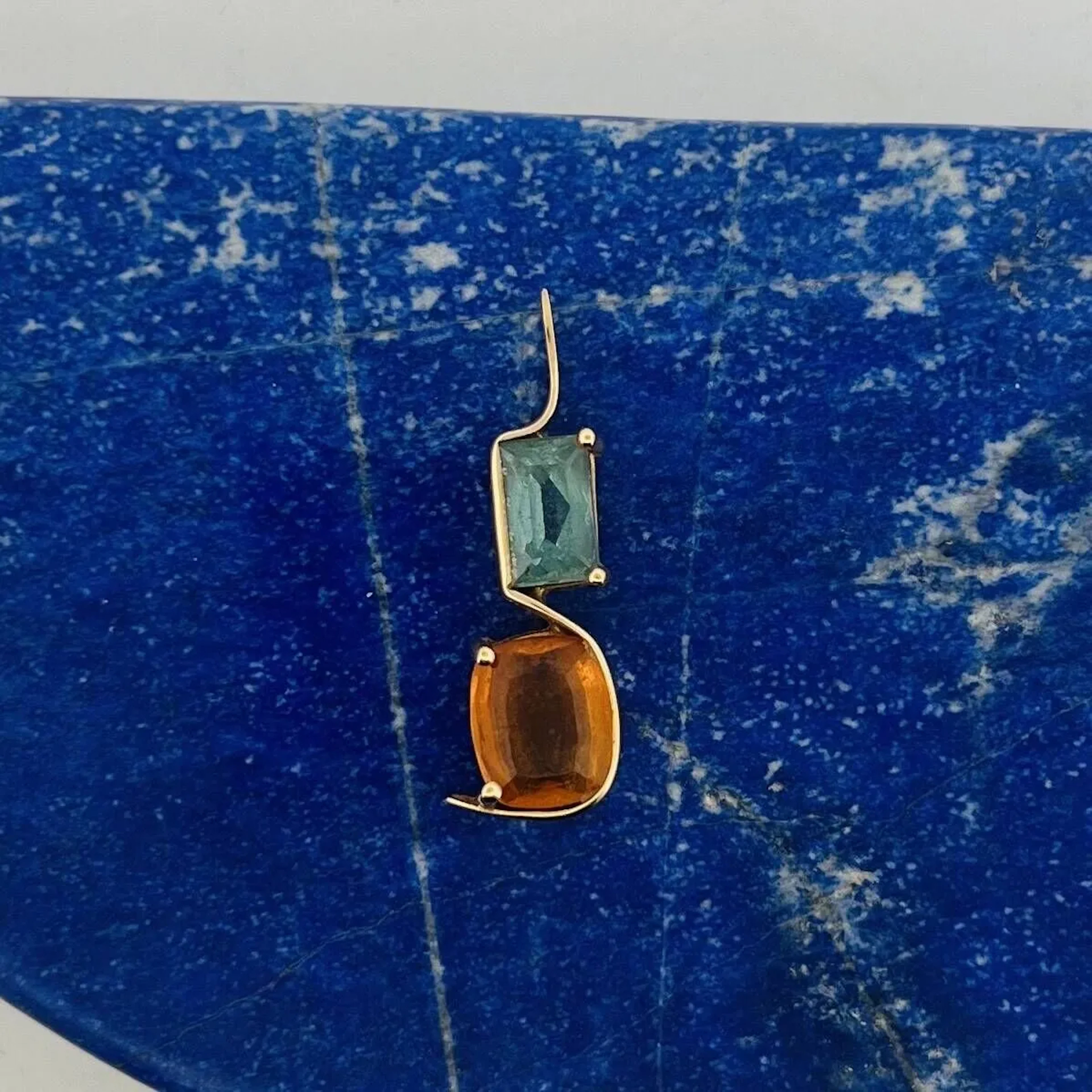"Dynamic" pendant in yellow gold (750) set with a rectangula - Lot 334