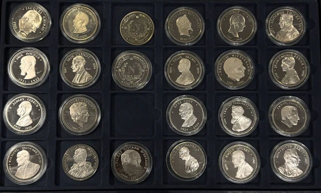 Set from the French Numismatic Club containing 23 of 24 meda - Lot 56