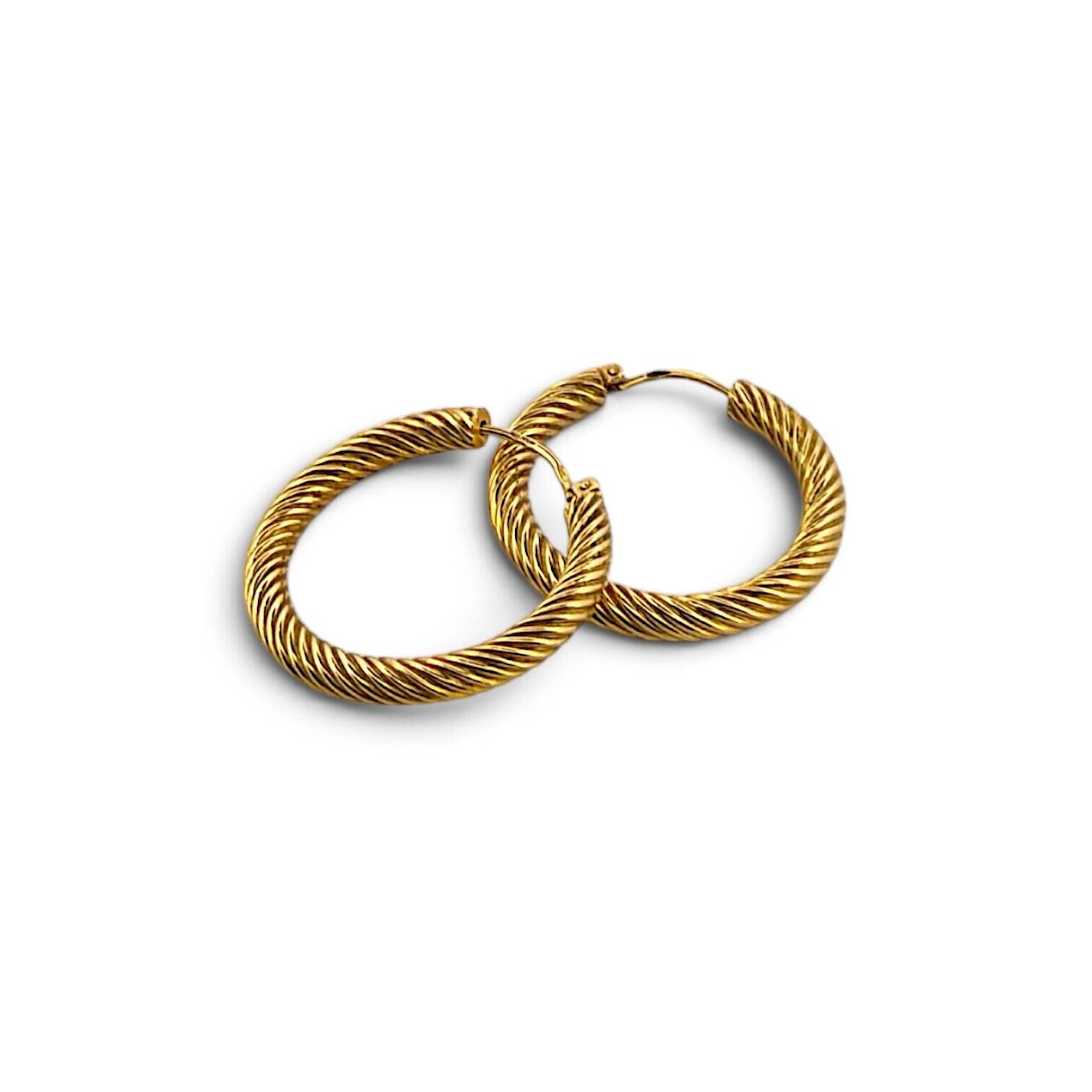 Pair of twisted yellow gold (750) hoop earrings. - Lot 287