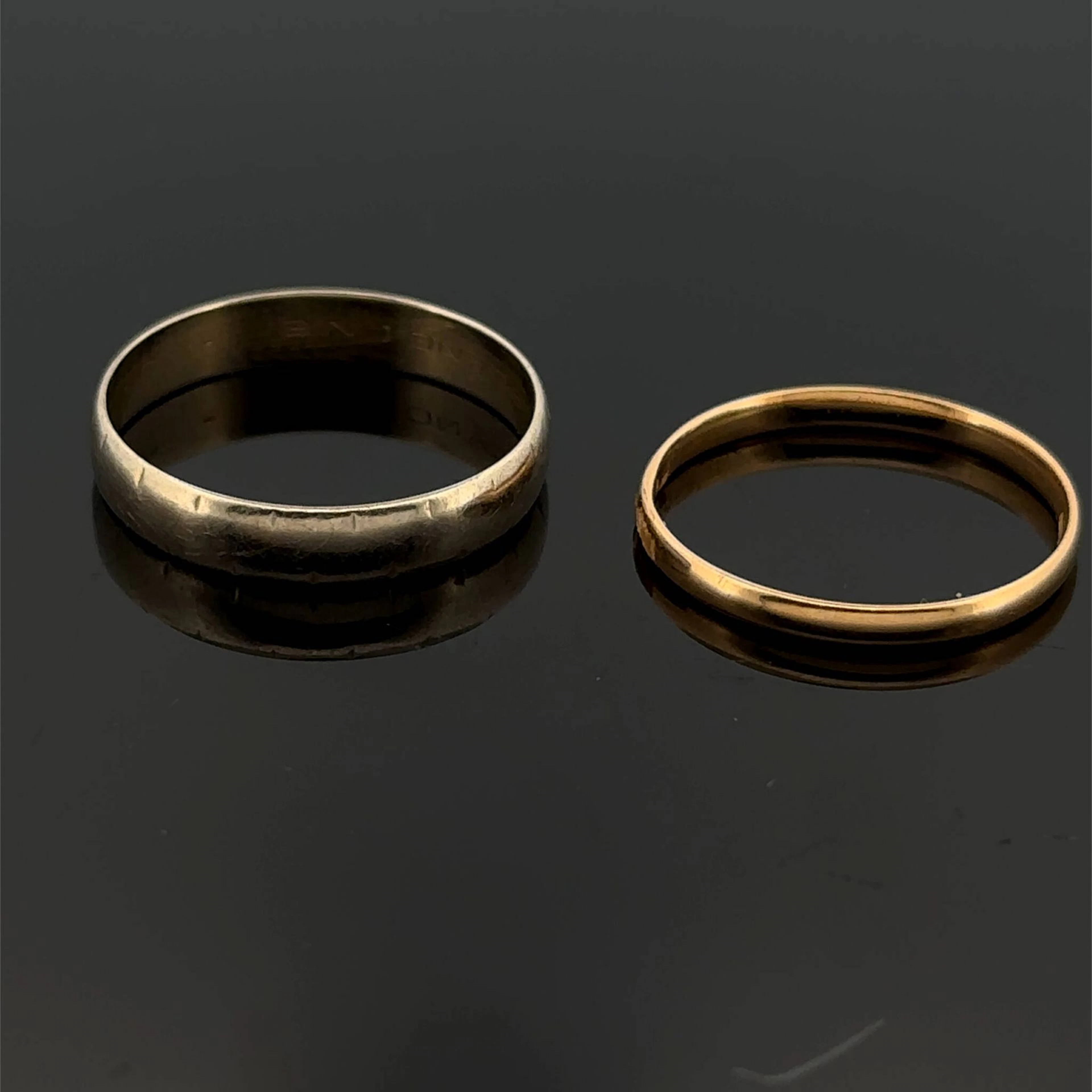 Two wedding rings in yellow and white gold (750). - Lot 160