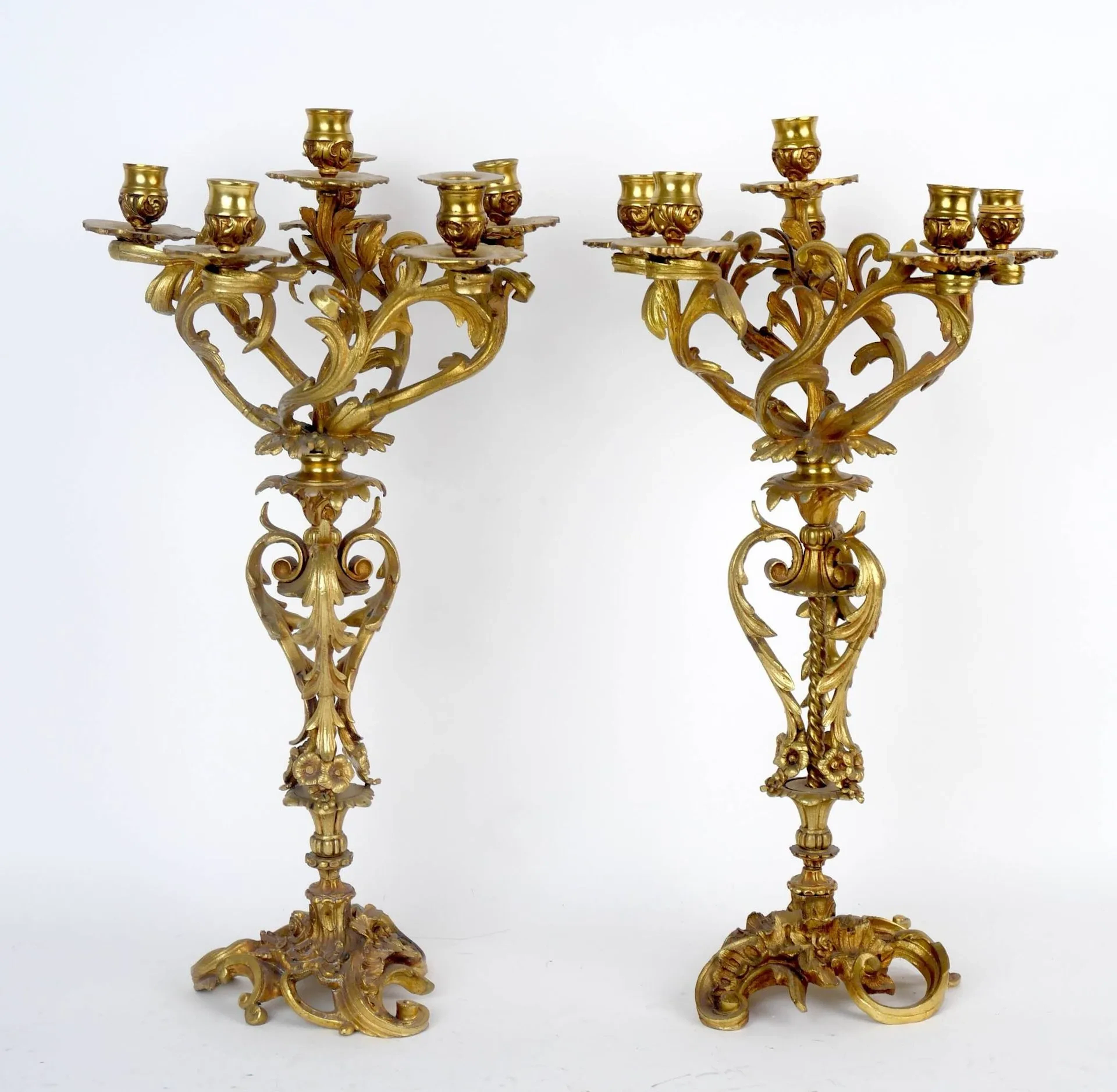 Pair of large gilded bronze candlesticks with rocaille decor - Lot 334