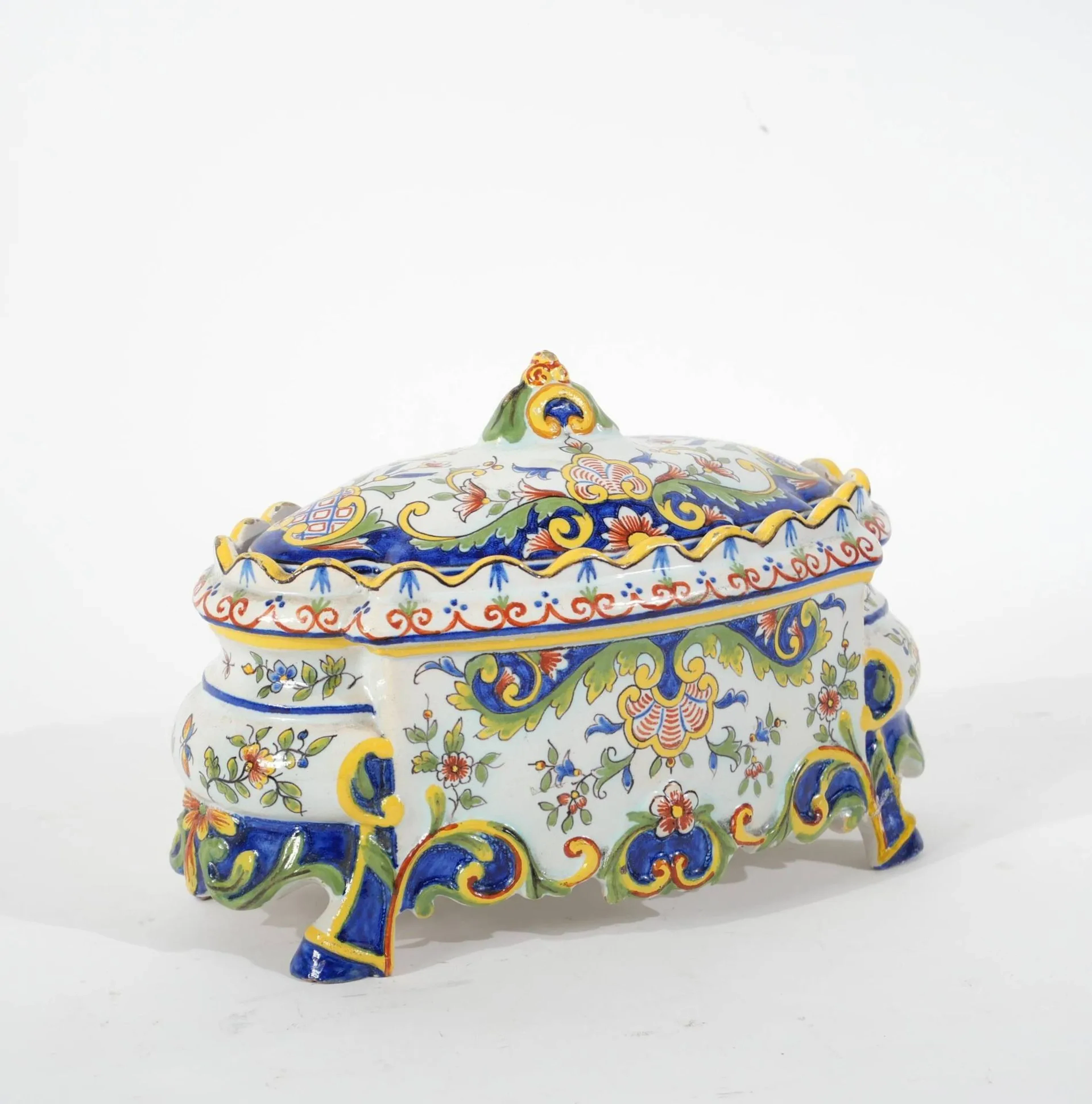 Lidded, four-legged earthenware terrine with polychrome deco - Lot 26
