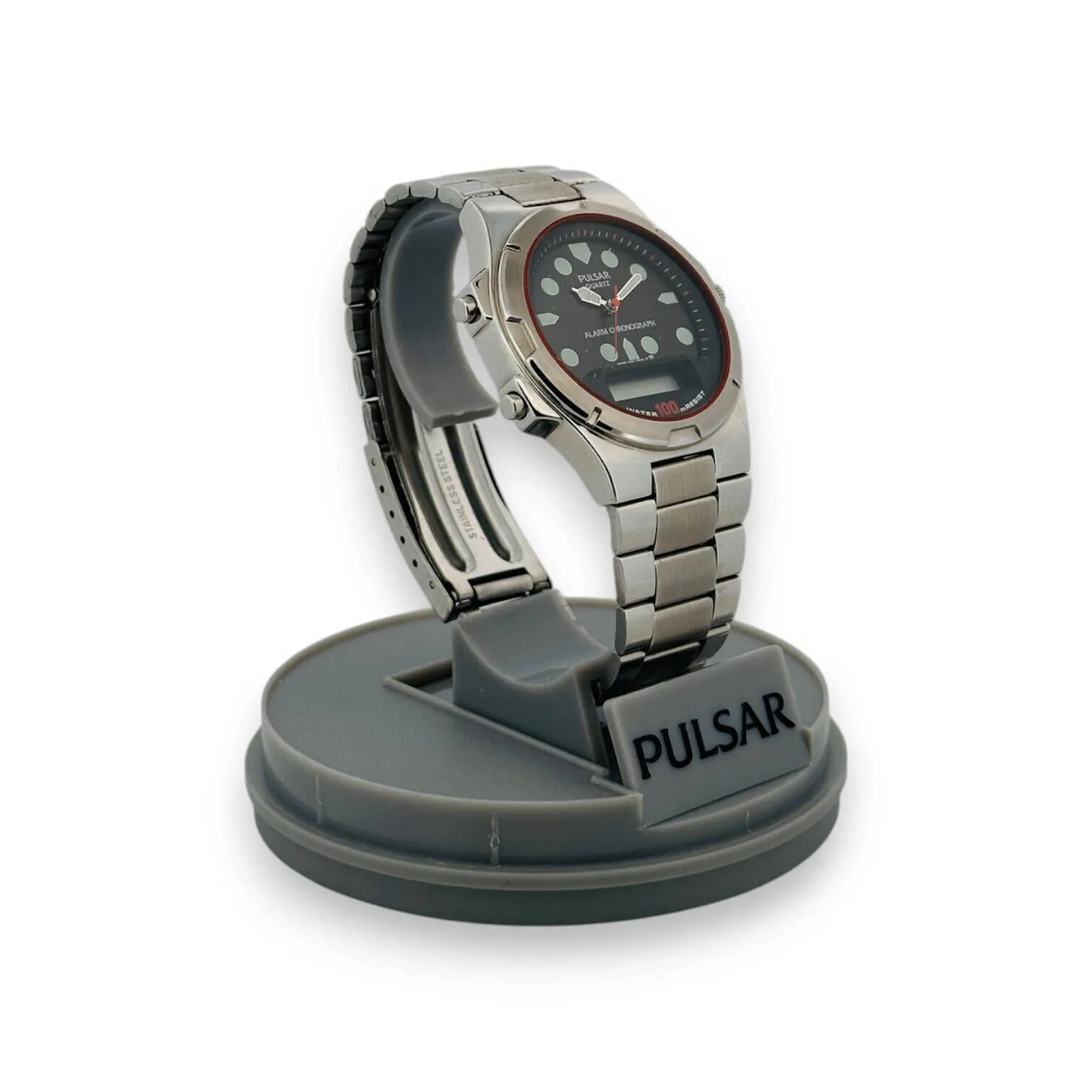 Pulsar Montre bracelet pour homme, lunette ronde, mouvement quartz à affichage analogique et numérique combiné avec sonnerie et chronomètre. Bracelet en acier à boucle déployante. Dans sa boîte d'origine, avec son manuel d'emploi. Etat d'usage, pile à changer.